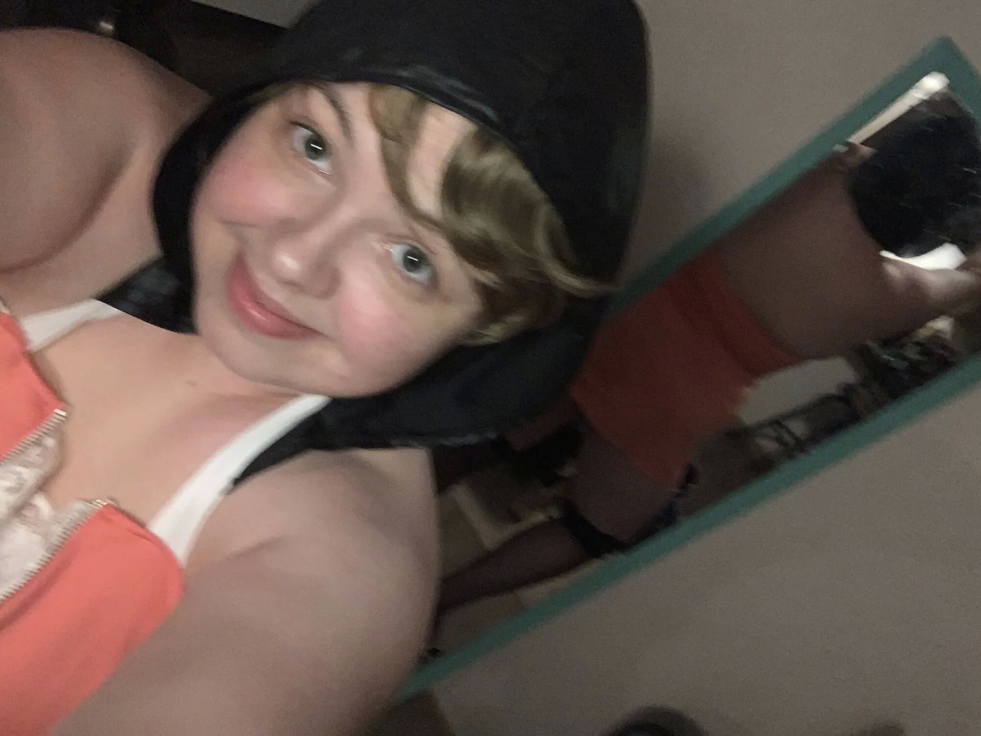 Feeling cute in some sexy outfits - 8 Pics