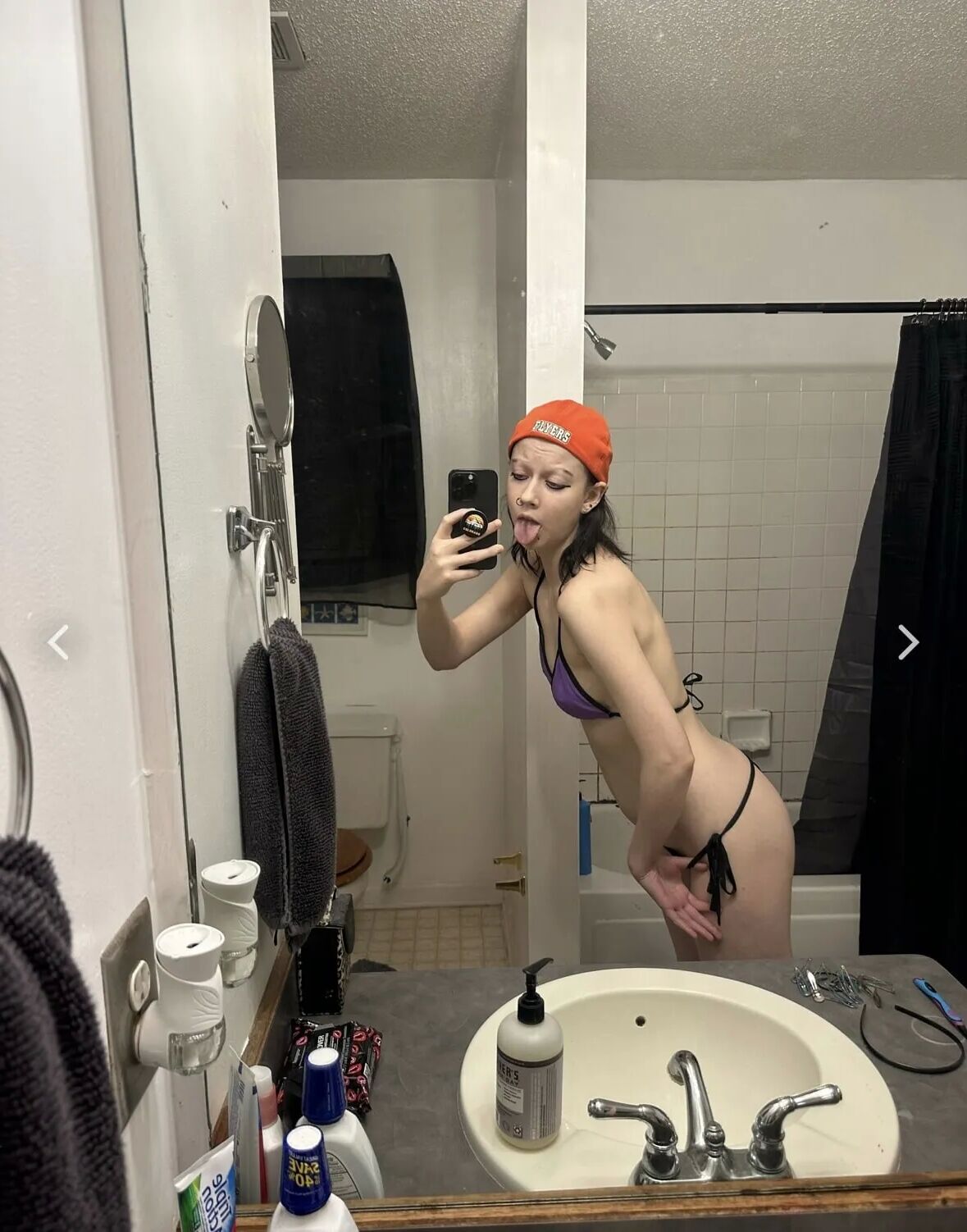 Horny Mommy - 14 Pics