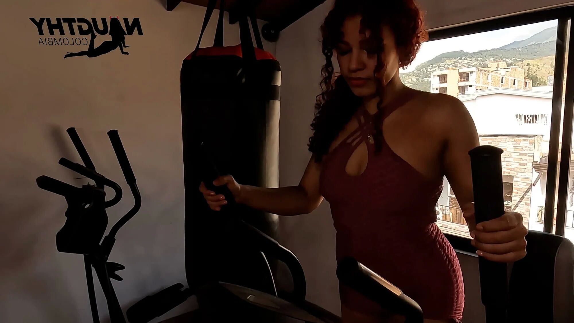 Beautiful whore masturbates in the gym - 18 Pics