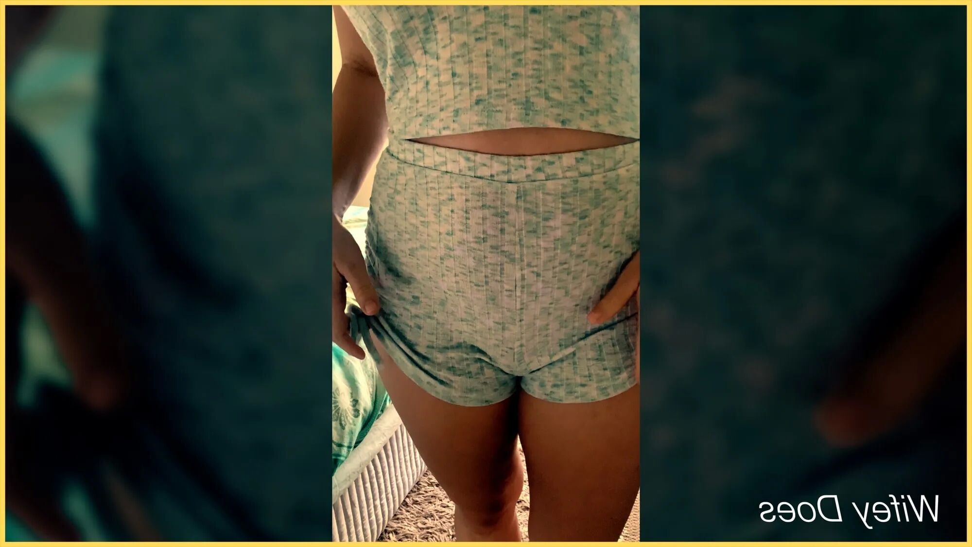 Wifey tries on her new pyjamas - 21 Pics
