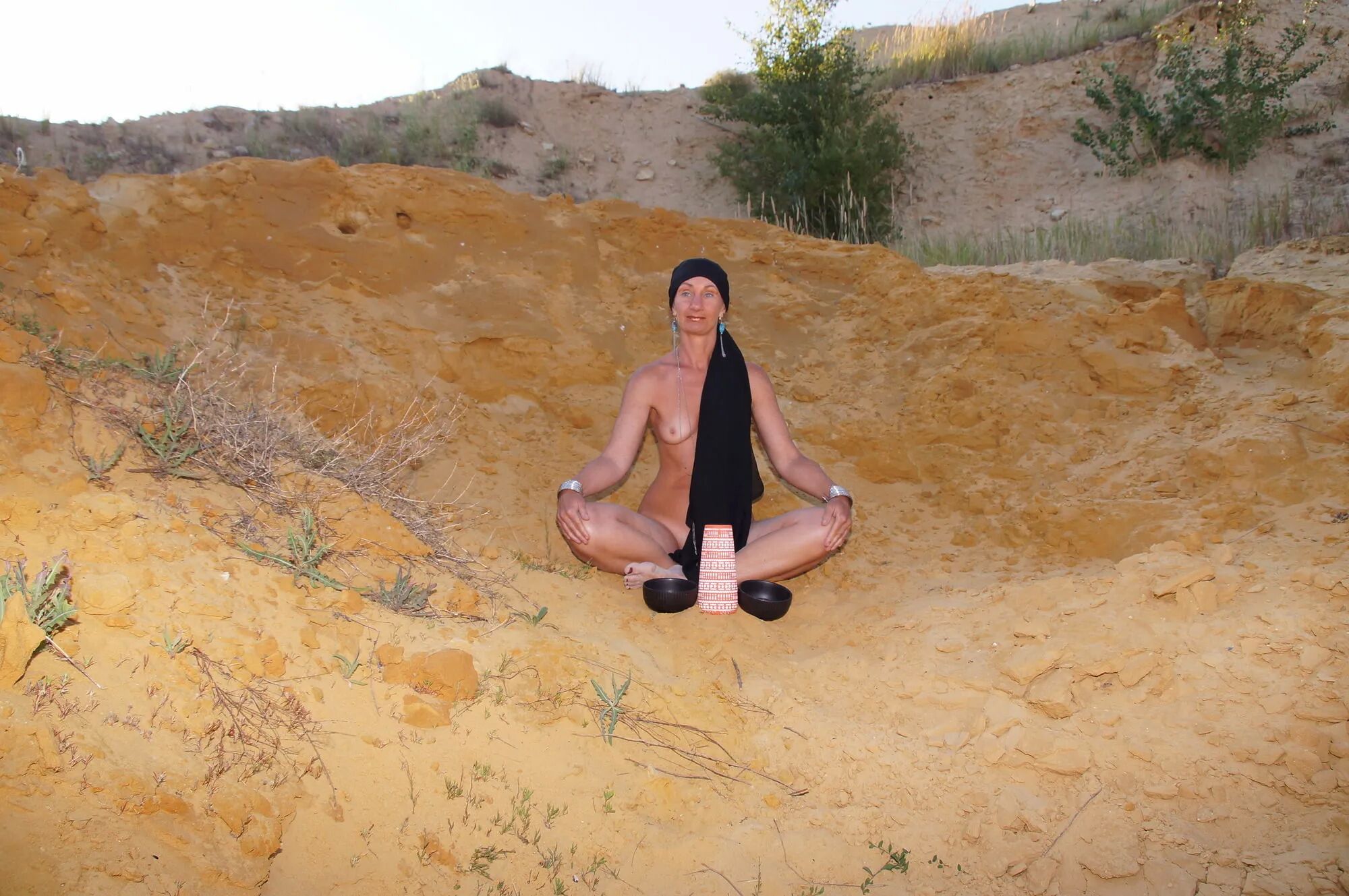 On sand seminude with light-color vase - 35 Pics