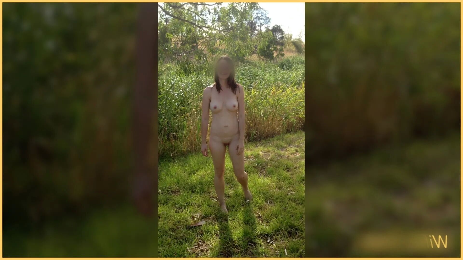 Wifey walks fully nude in public park - 18 Pics