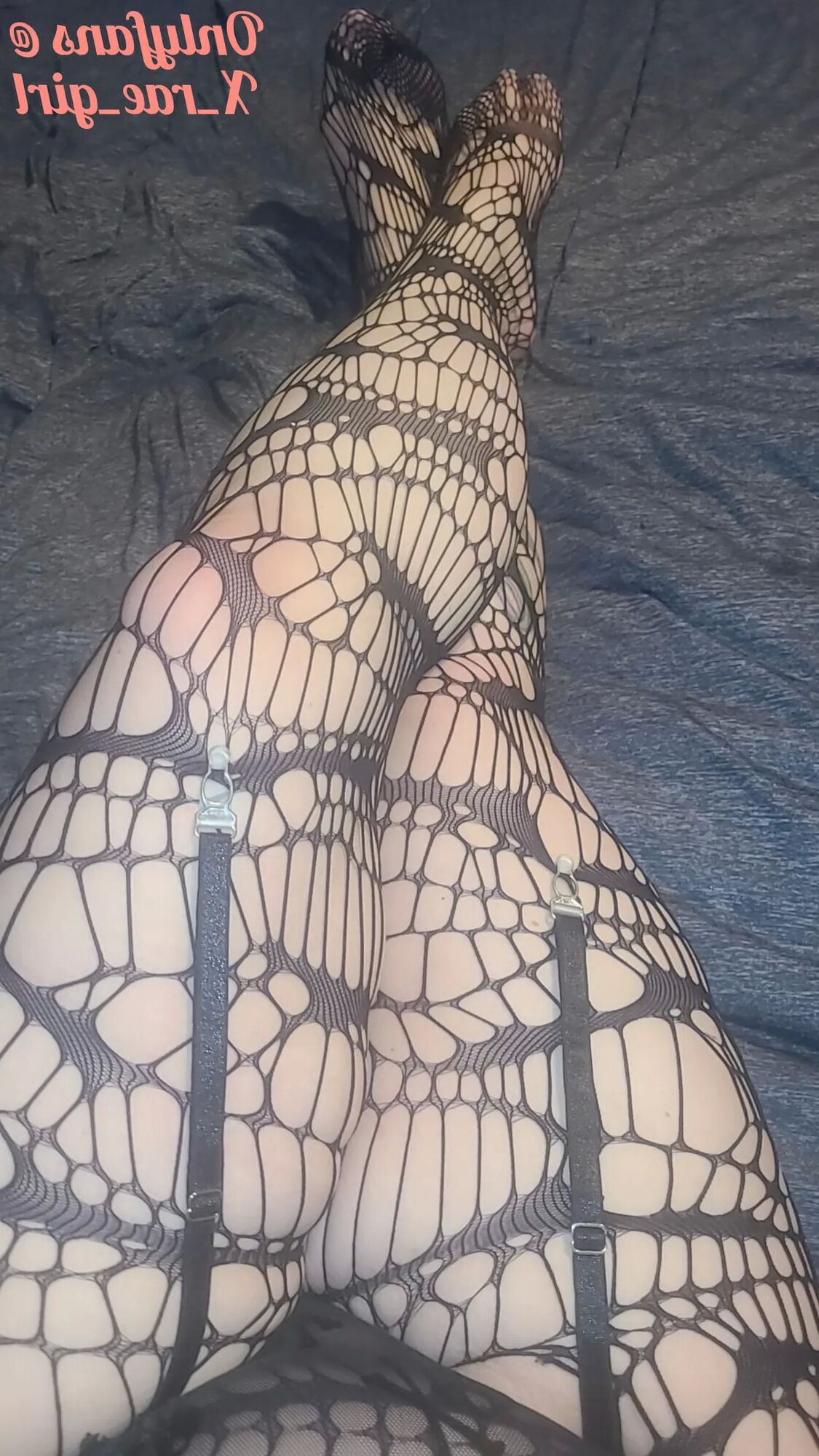 Showing off my sexy thighs, big ass, cute feet, and small bo - 8 Pics