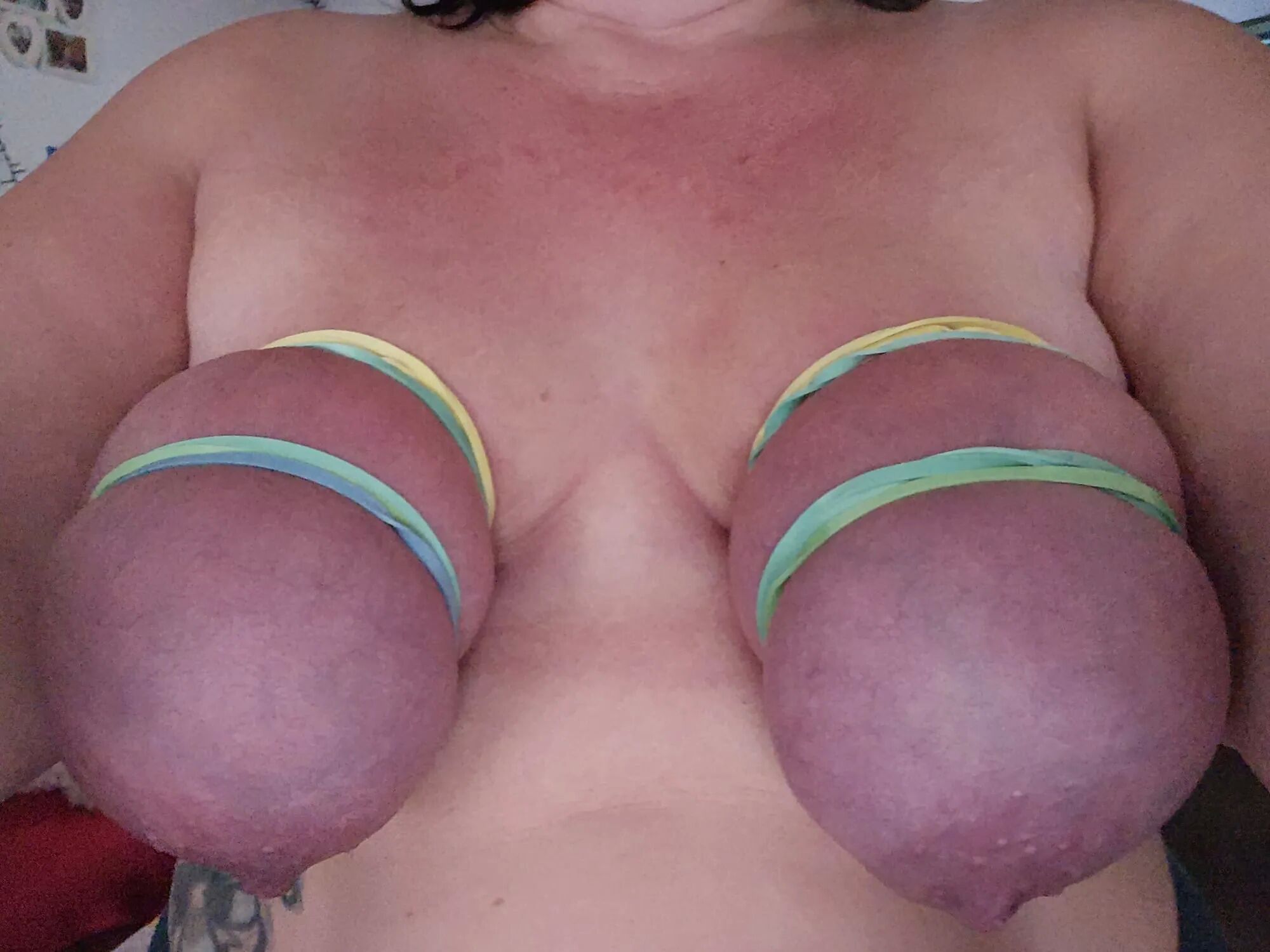 Rubber bands on my tits - 7 Pics