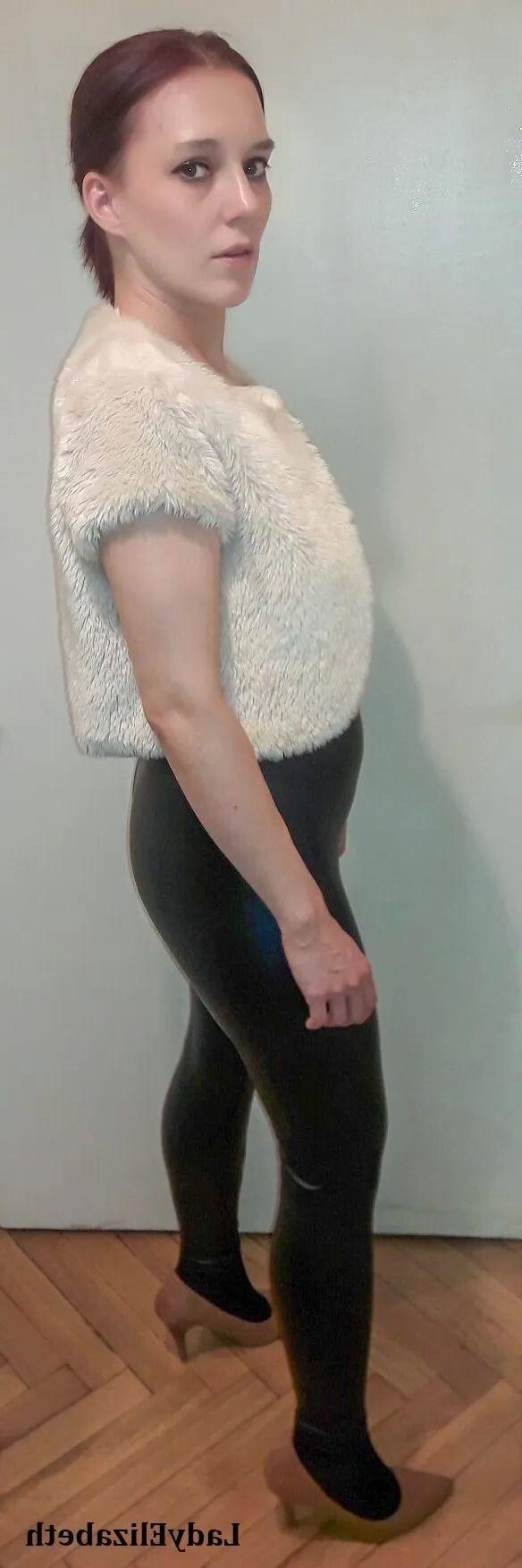 Hot Wife Elizabeth - 7 Pics