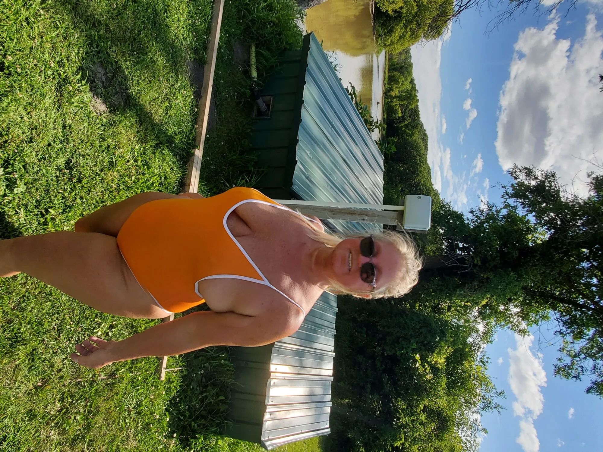 Orange swim - 11 Pics