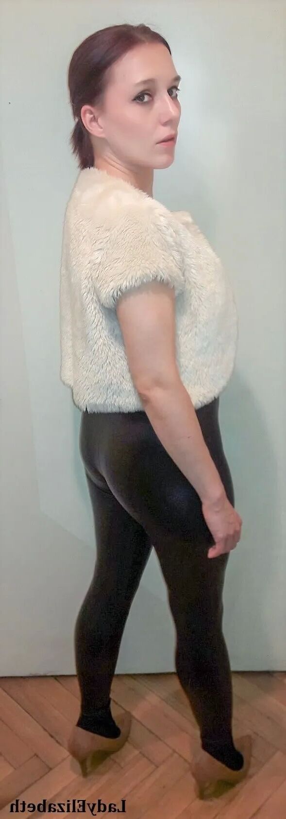 Hot Wife Elizabeth - 7 Pics