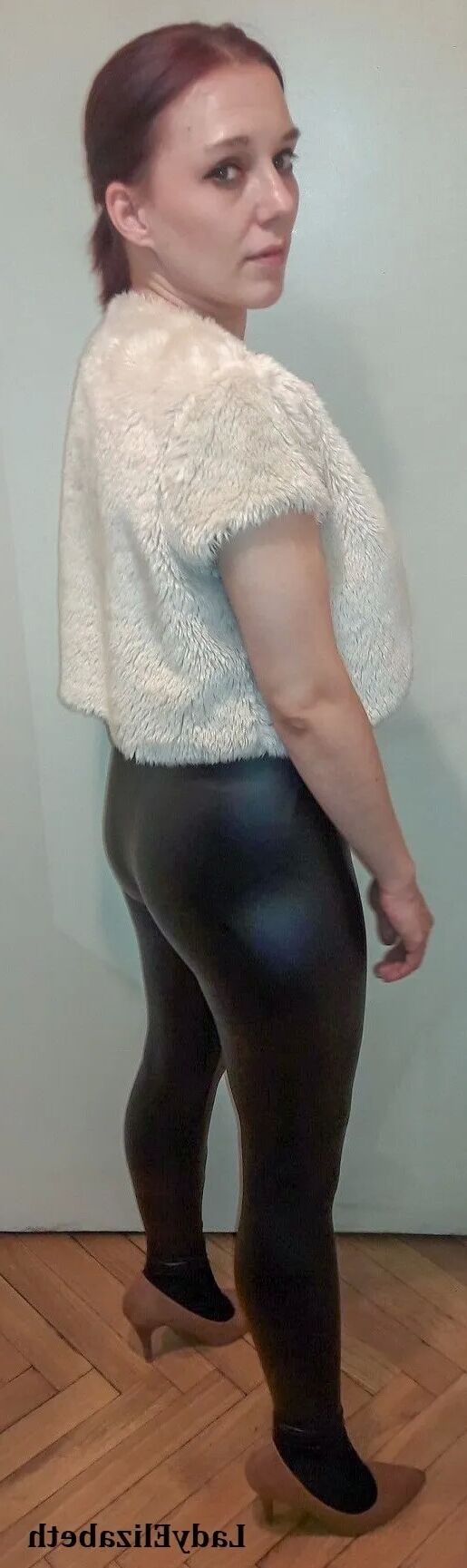 Hot Wife Elizabeth - 7 Pics