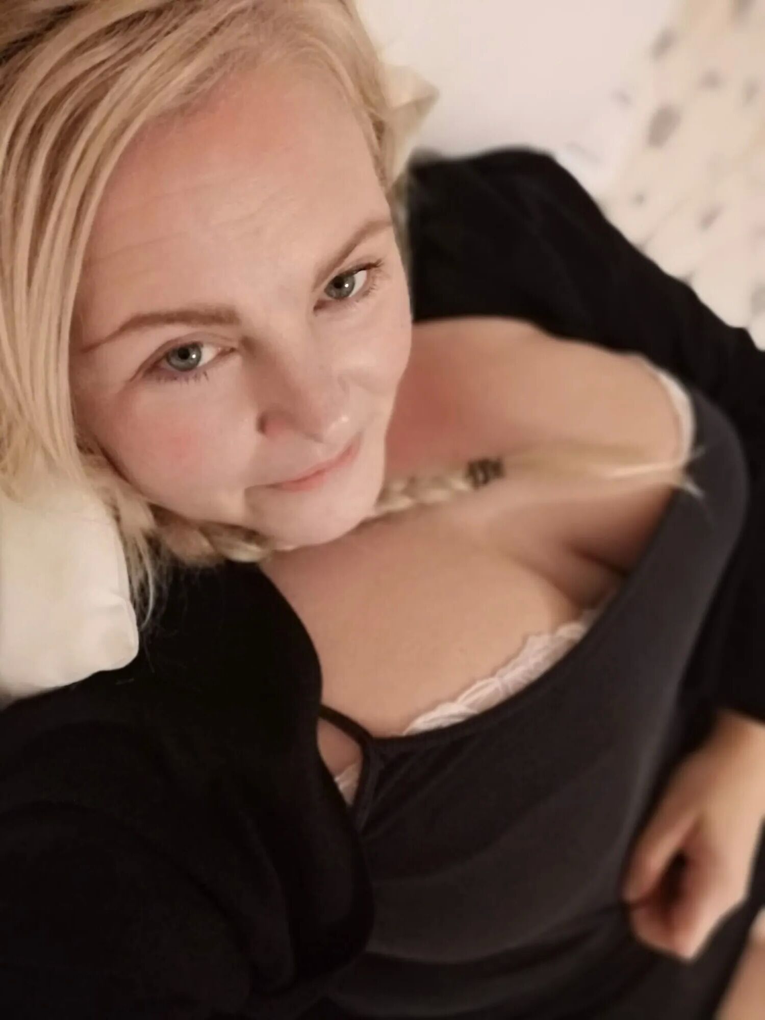 Homemade Wife Chubby PAWG big ass and fishnet tights - 18 Pics