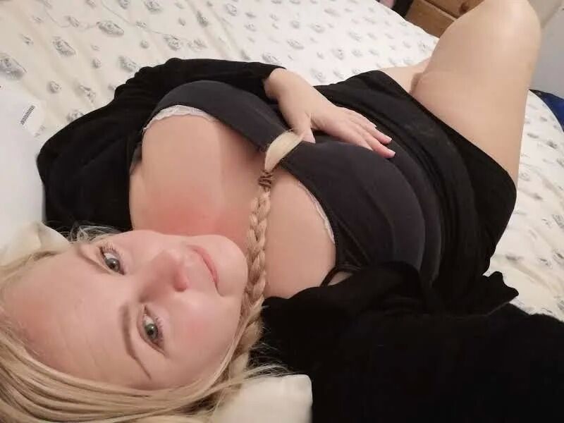 Homemade Wife Chubby PAWG big ass and fishnet tights - 18 Pics