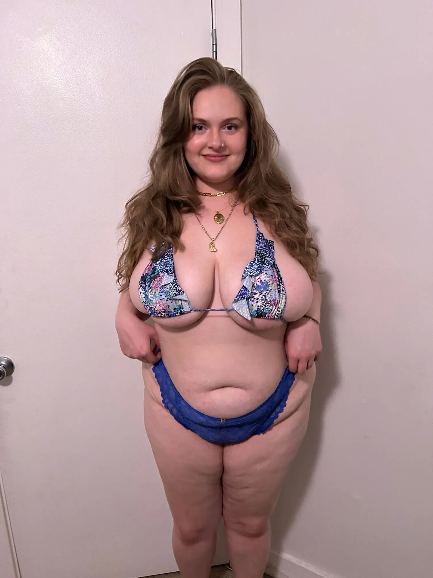 Sorority babe's chubby photos - 8 Pics