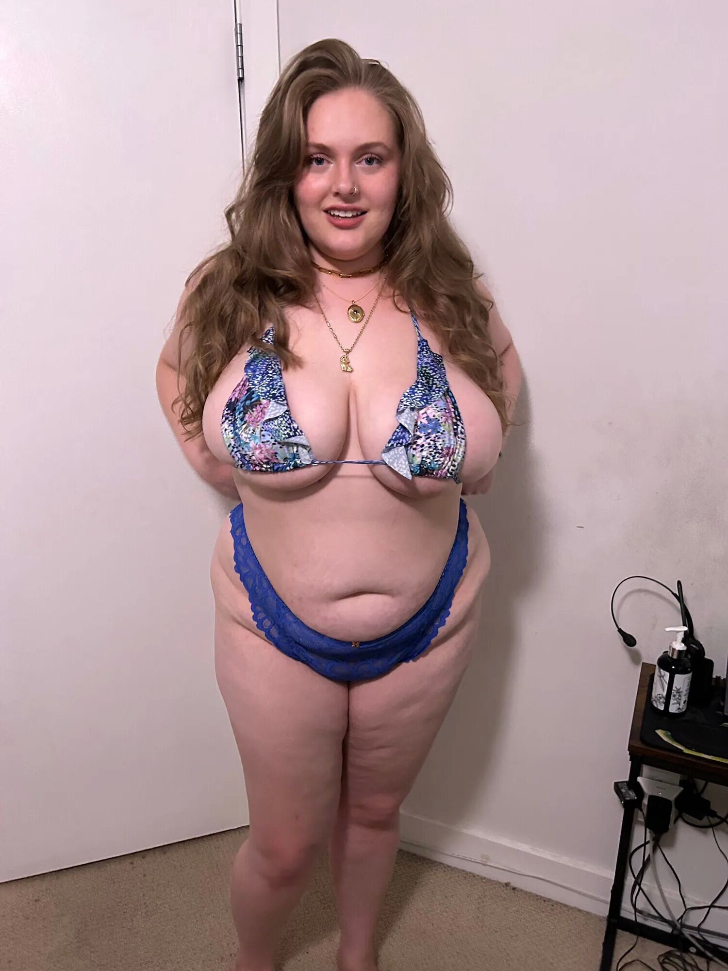 Sorority babe's chubby photos - 8 Pics
