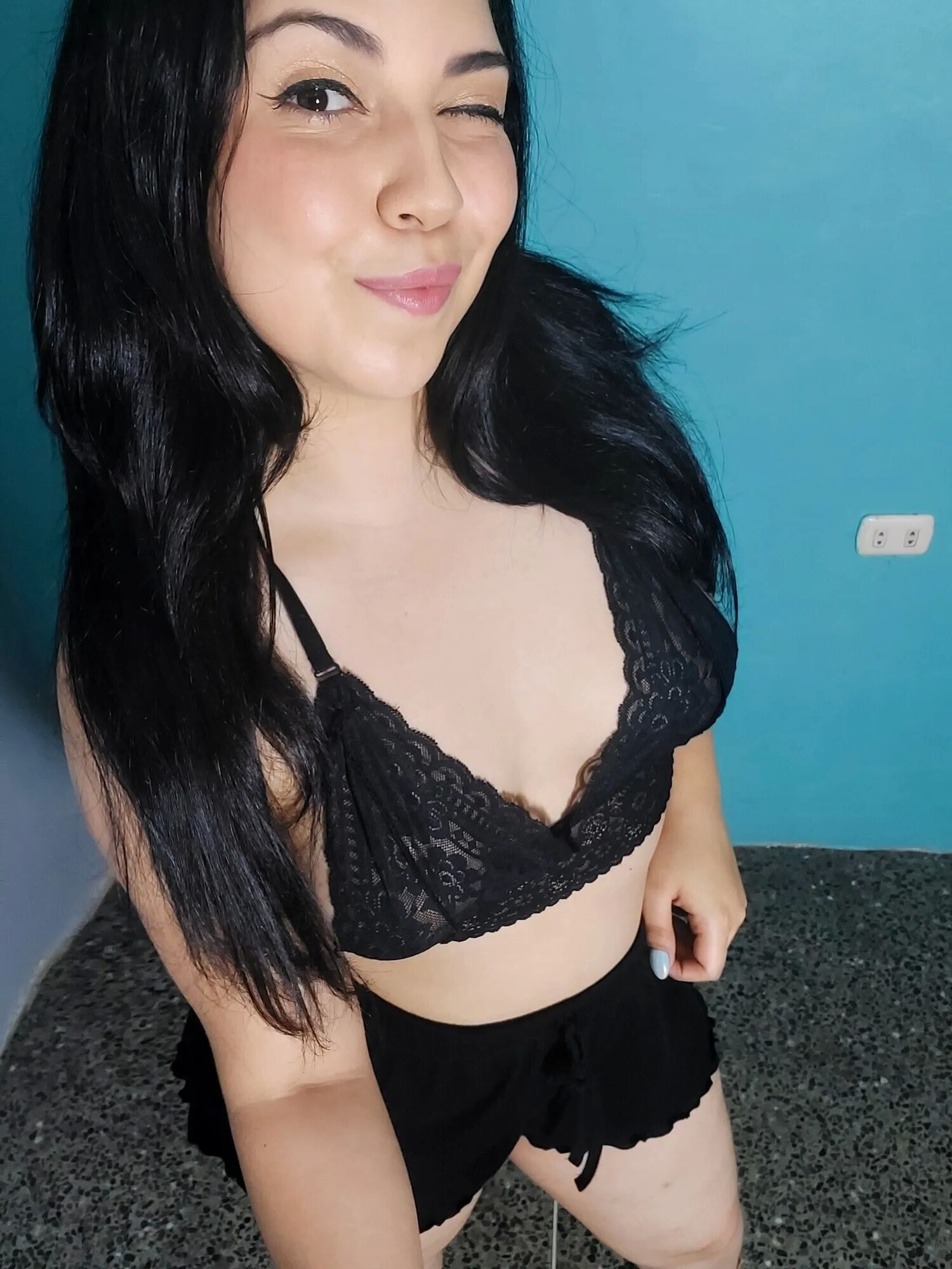 Sexy latina in heels - 18 Pics