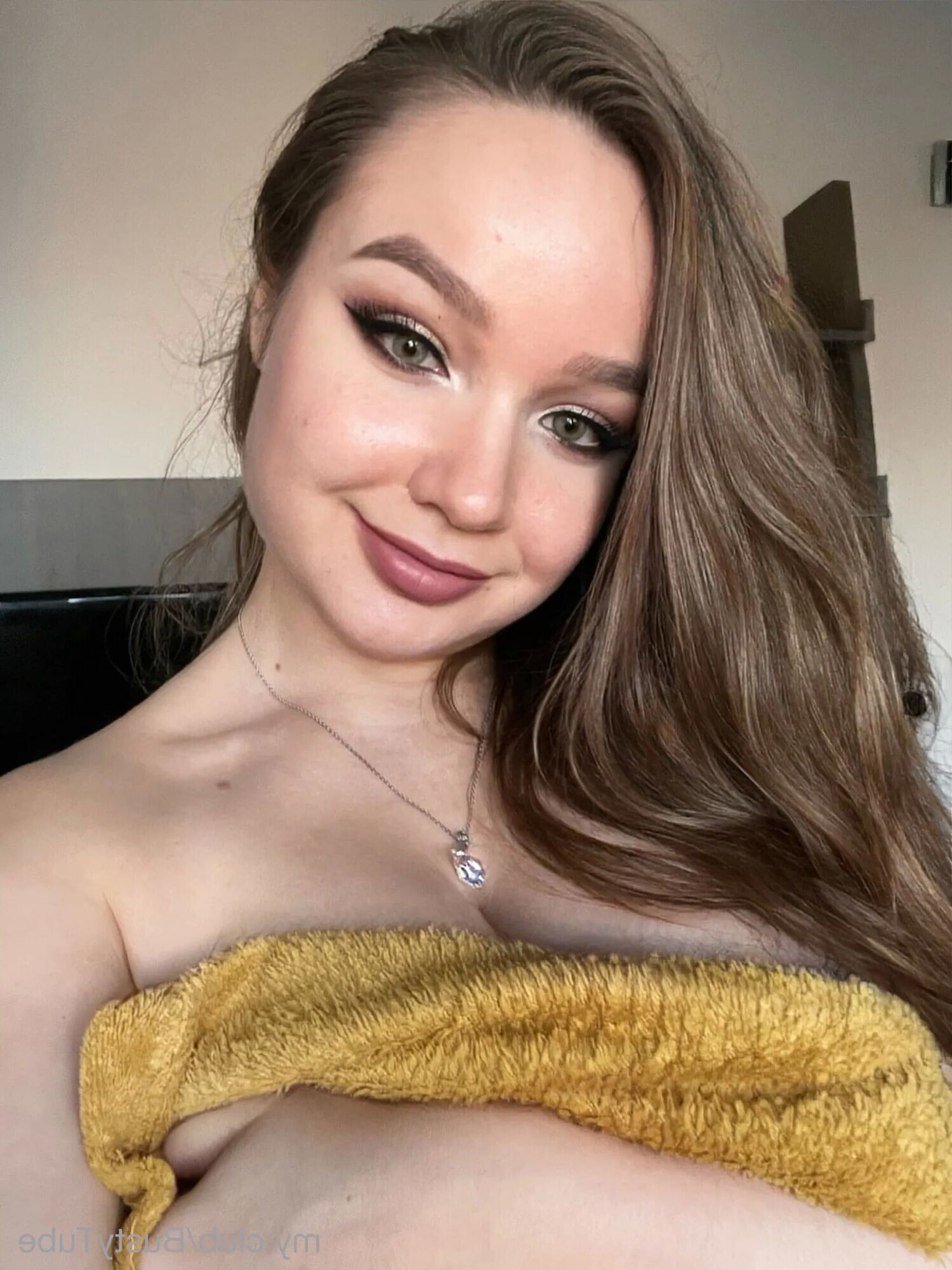 Busty Tube Free Photos - 47 Pics