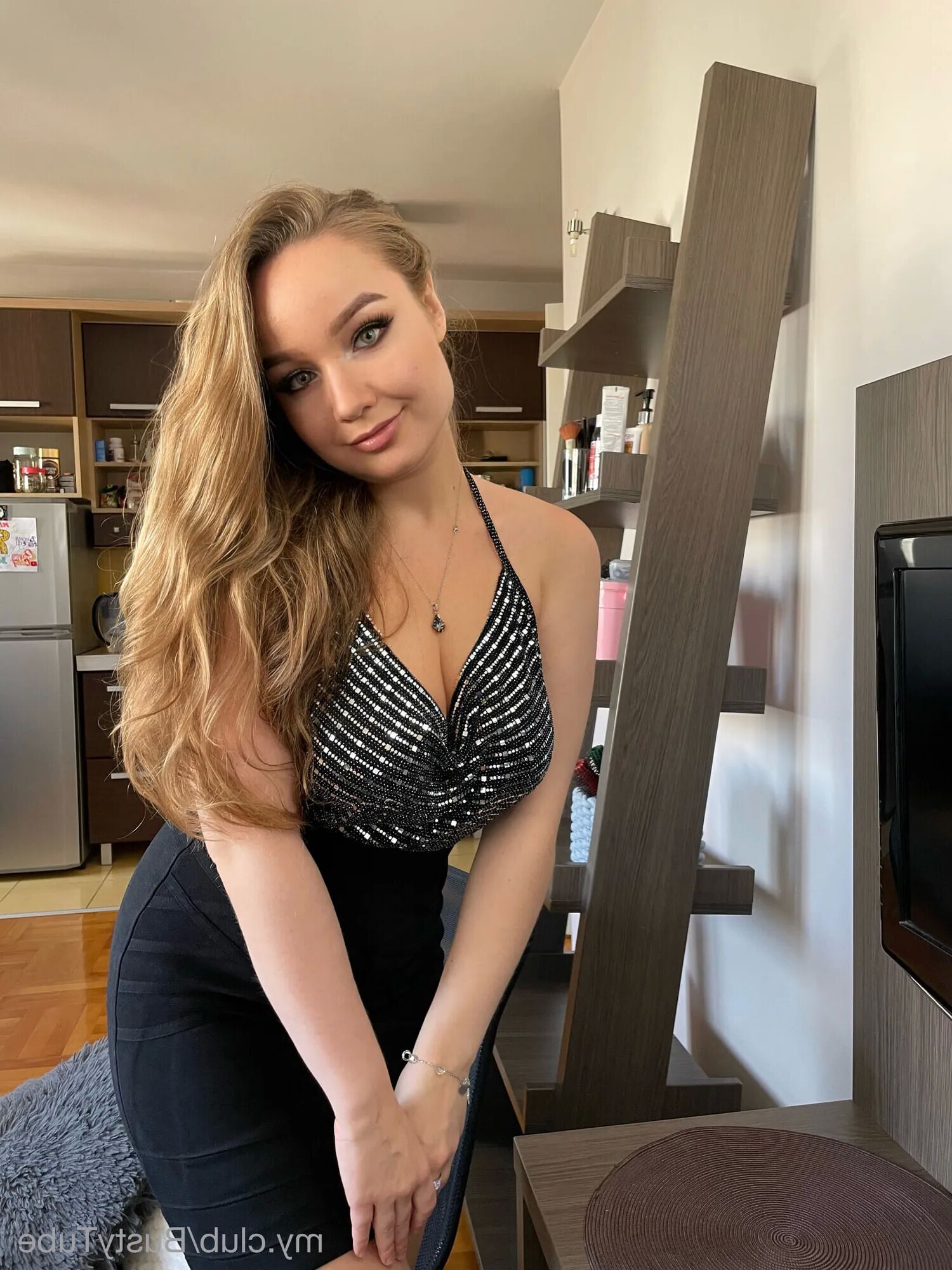 Busty Tube Free Photos - 47 Pics