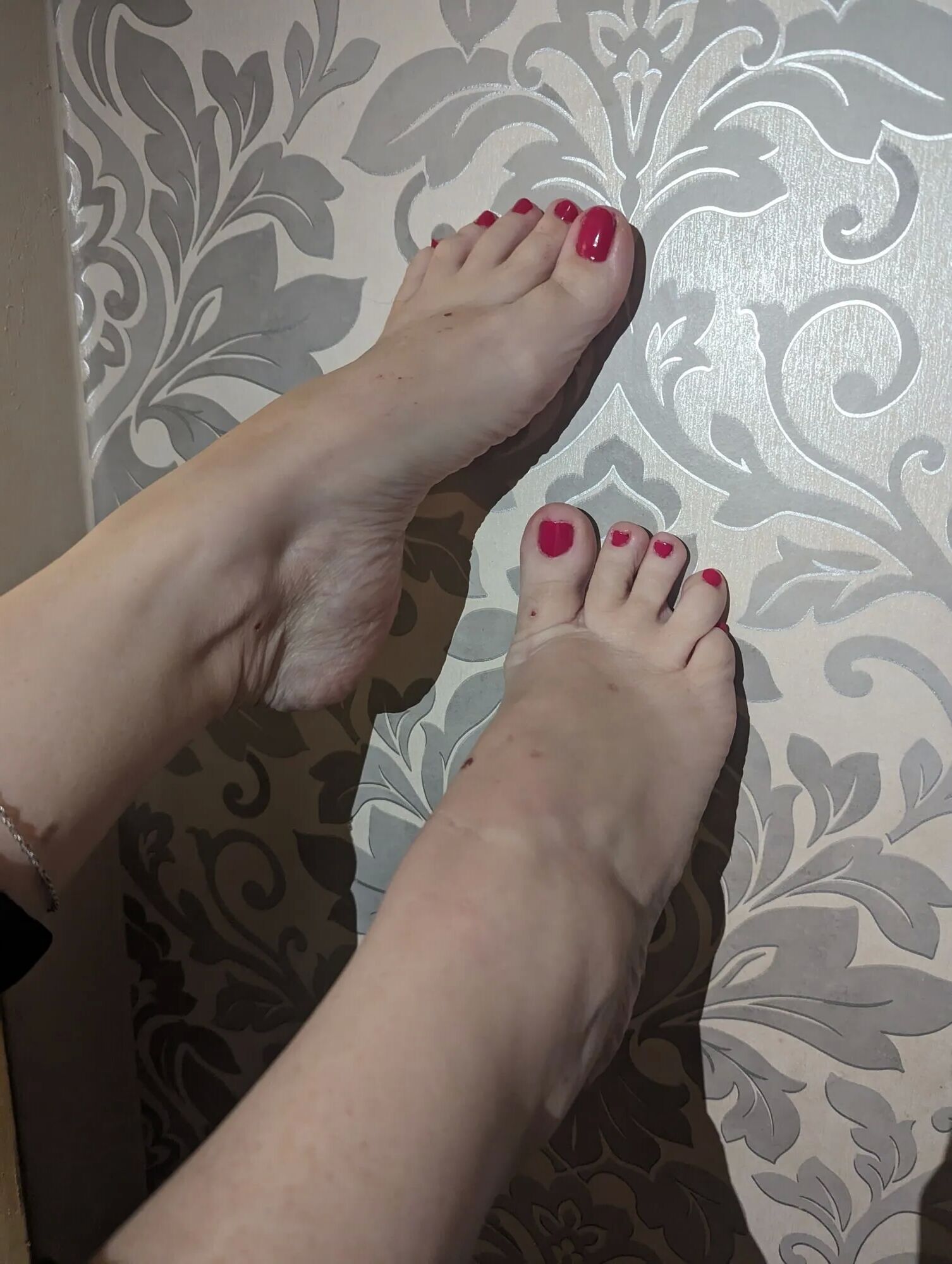 Foot play - 18 Pics