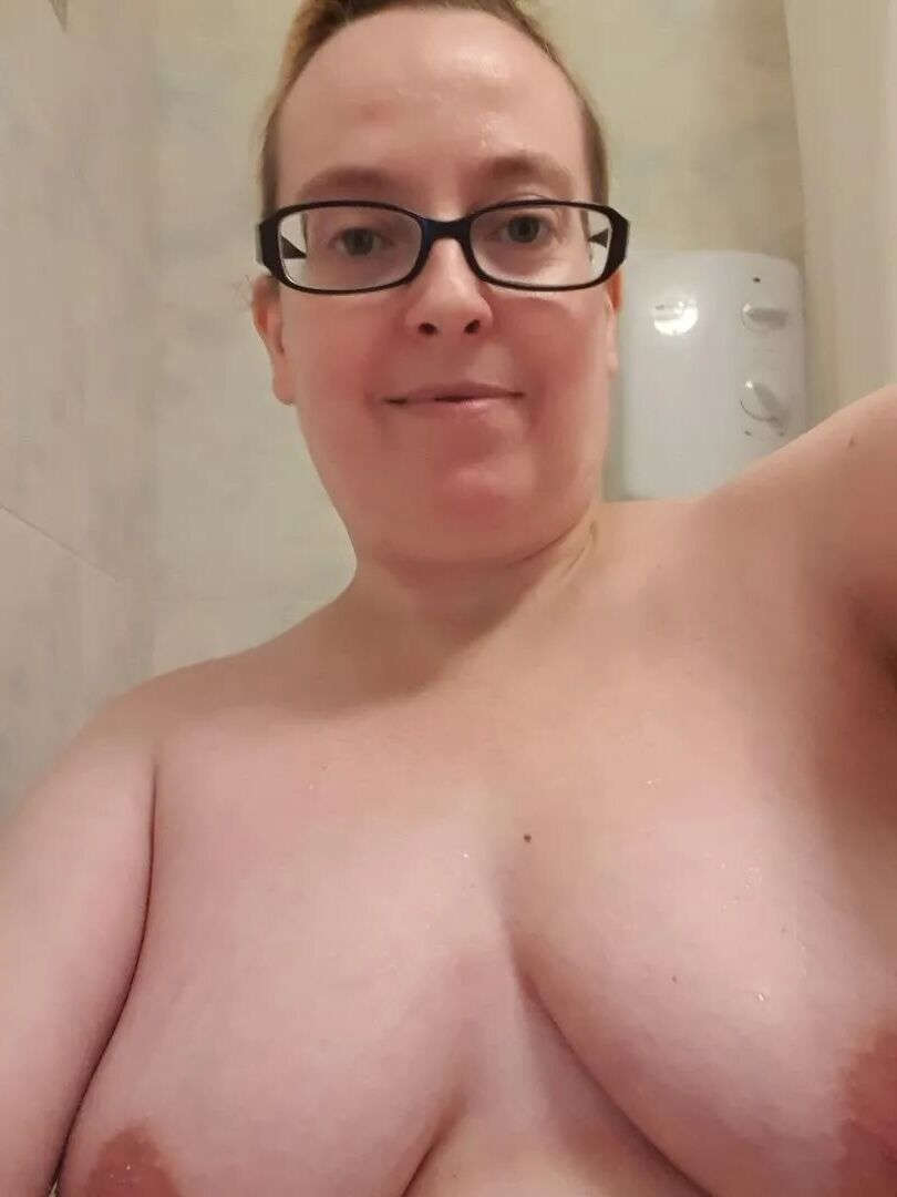 Wife Selfie - 21 Pics