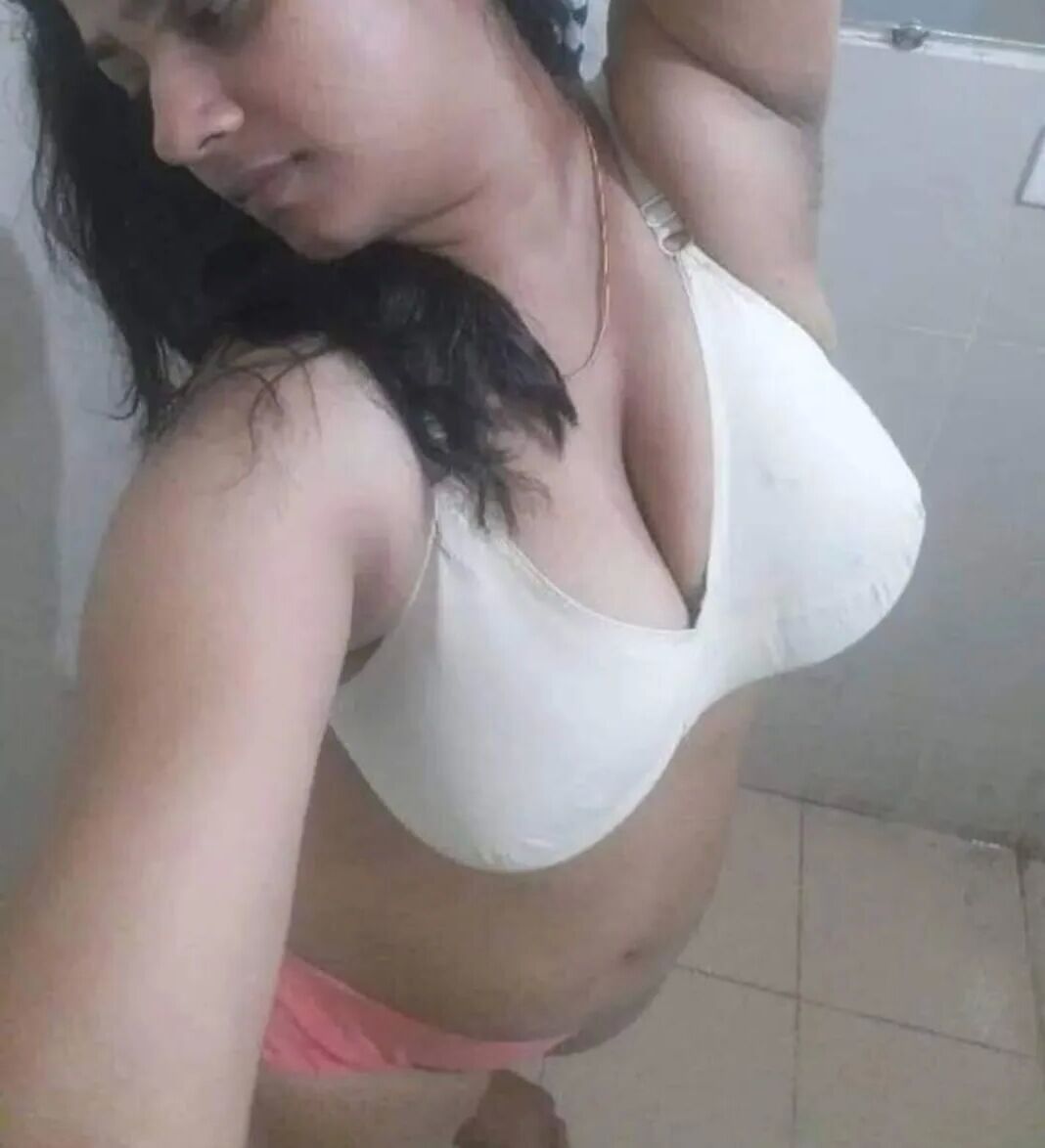 Hot girl friend - 7 Pics