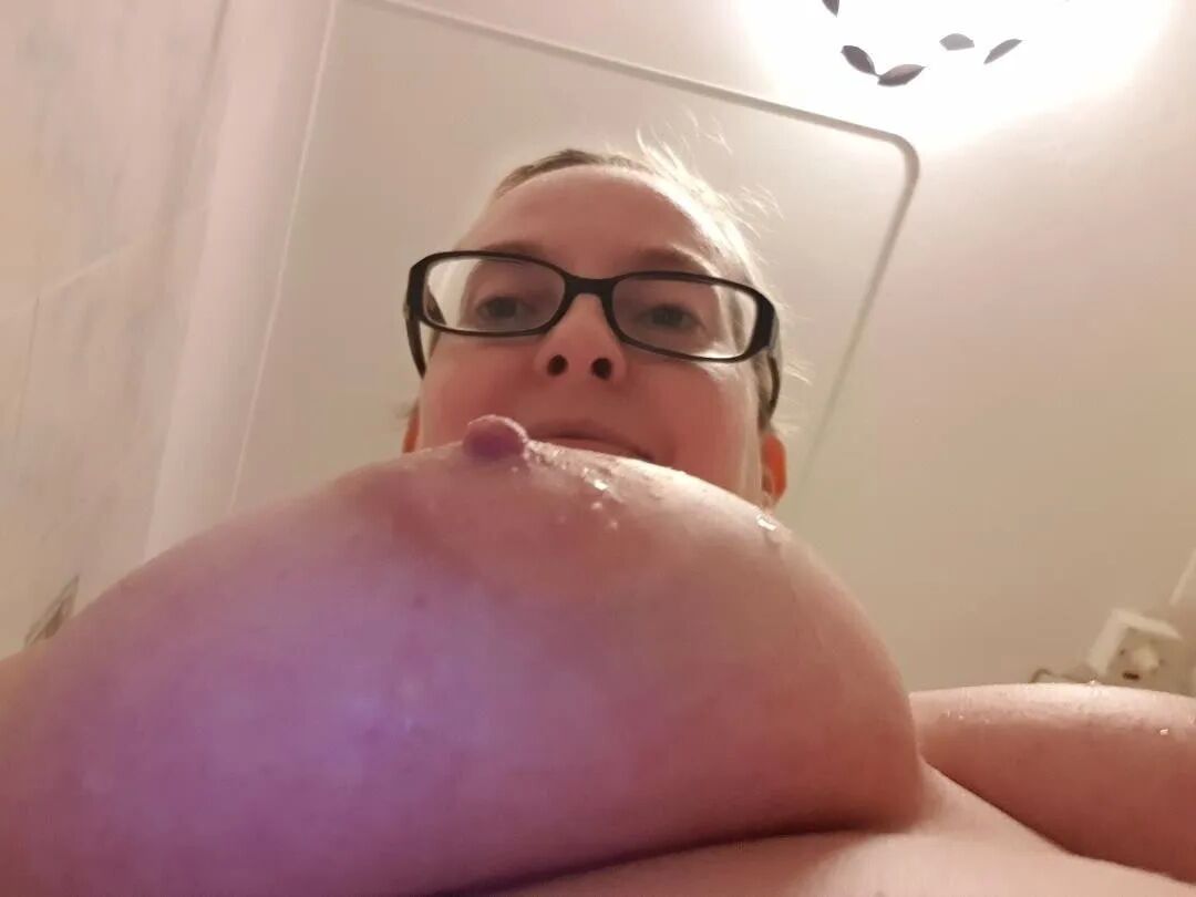 Wife Selfie - 21 Pics