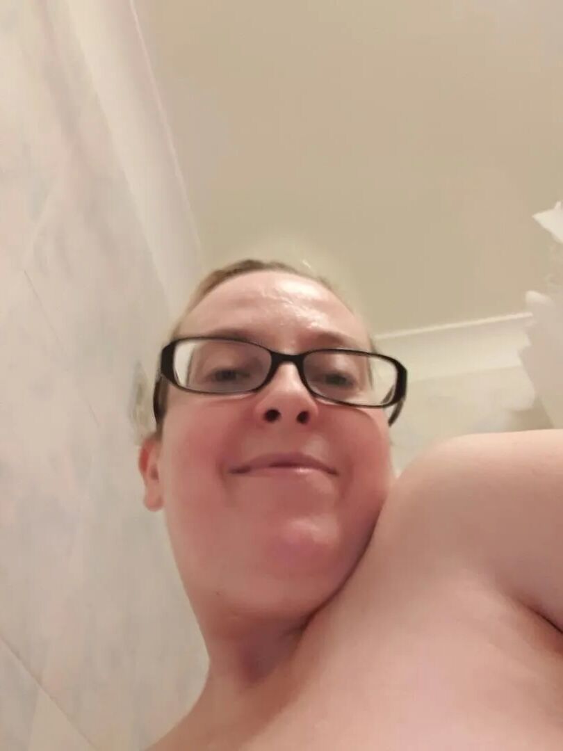 Wife Selfie - 21 Pics