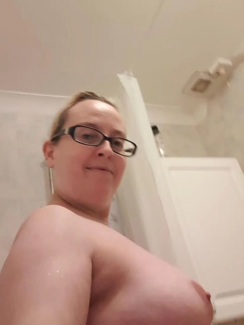 Wife Selfie - 21 Pics