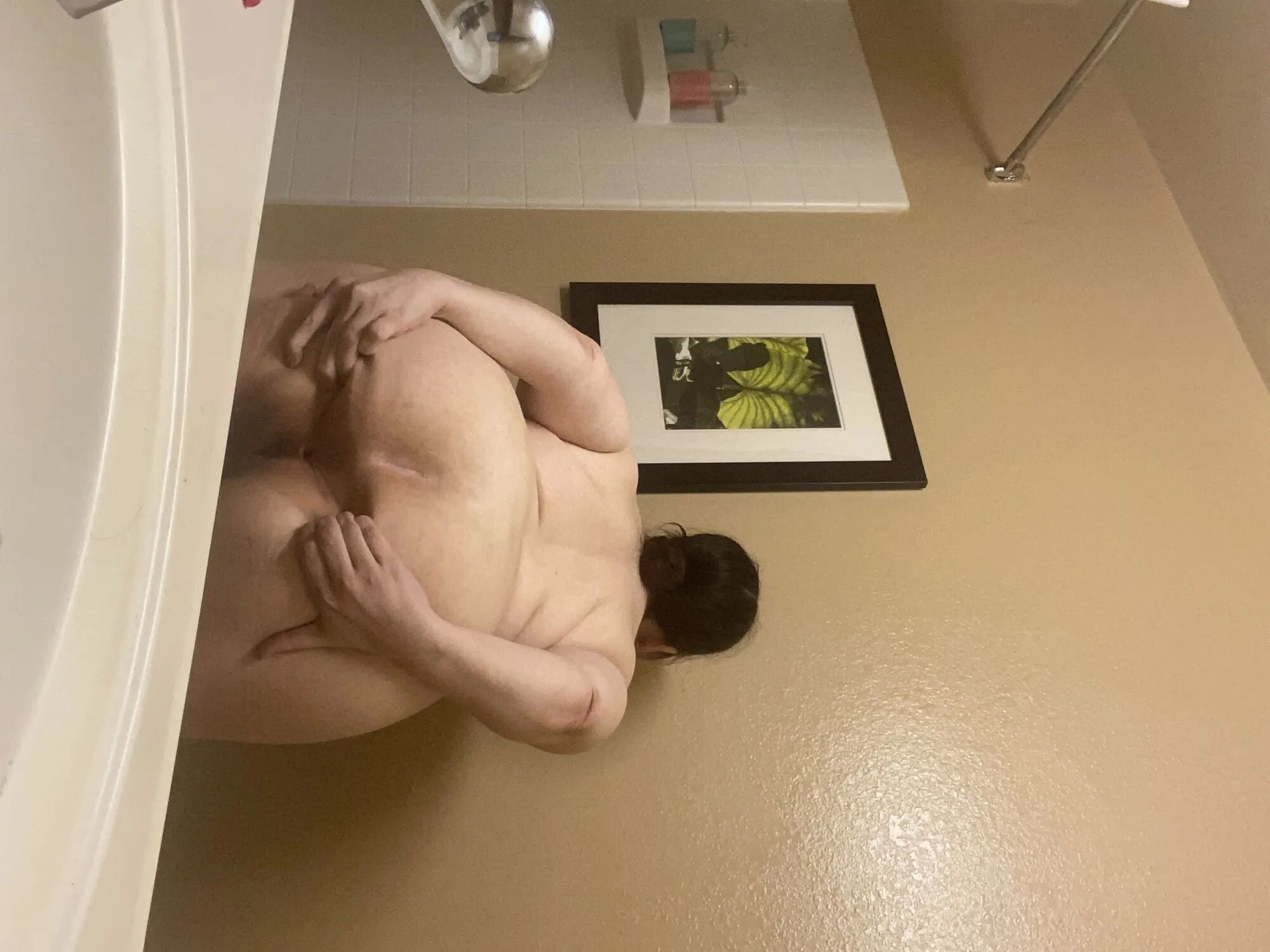 Quick pics in the hotel Bathroom - 19 Pics
