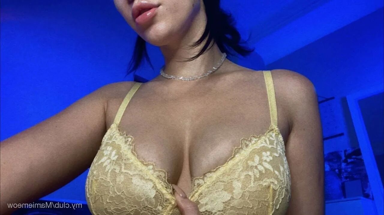 MamieMeow Free Photos - 18 Pics