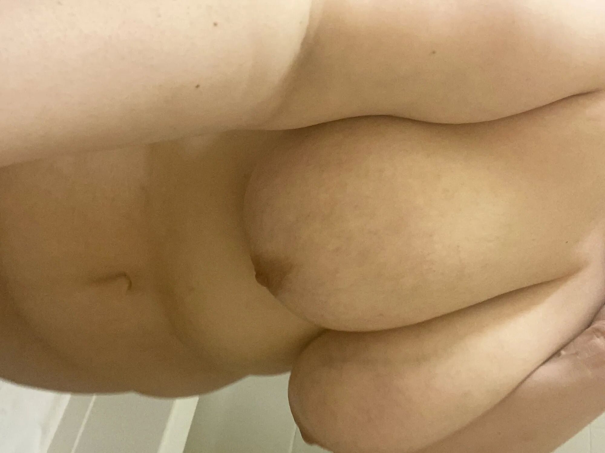 Quick pics in the hotel Bathroom - 19 Pics