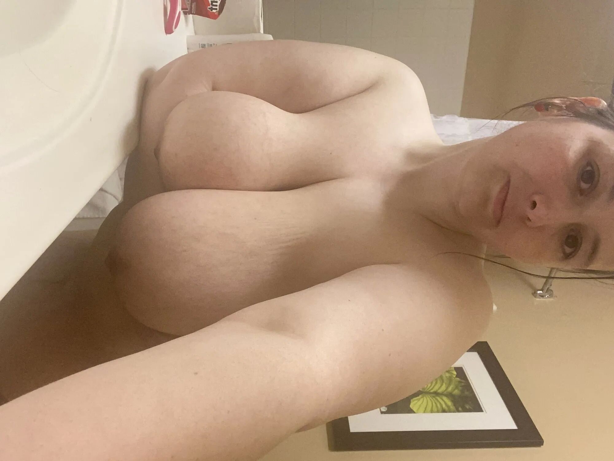 Quick pics in the hotel Bathroom - 19 Pics