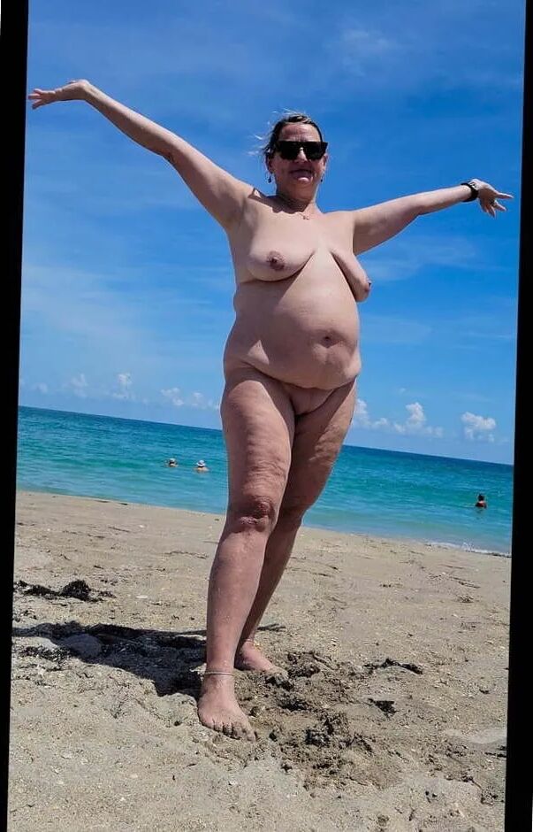 BBW having fun at the nude beach! - 38 Pics