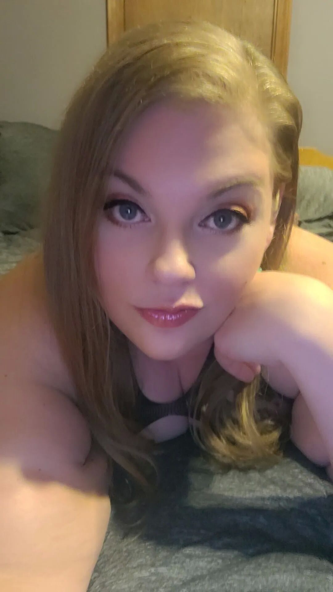 Sexy chubby milf in fishnet body stocking showing off - 12 Pics