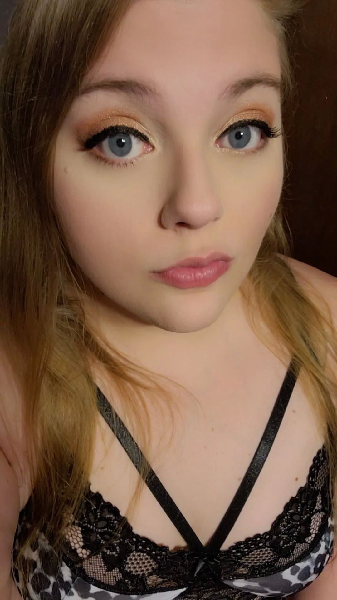 Beautiful sexy chubby bbw milf in lingerie - 5 Pics