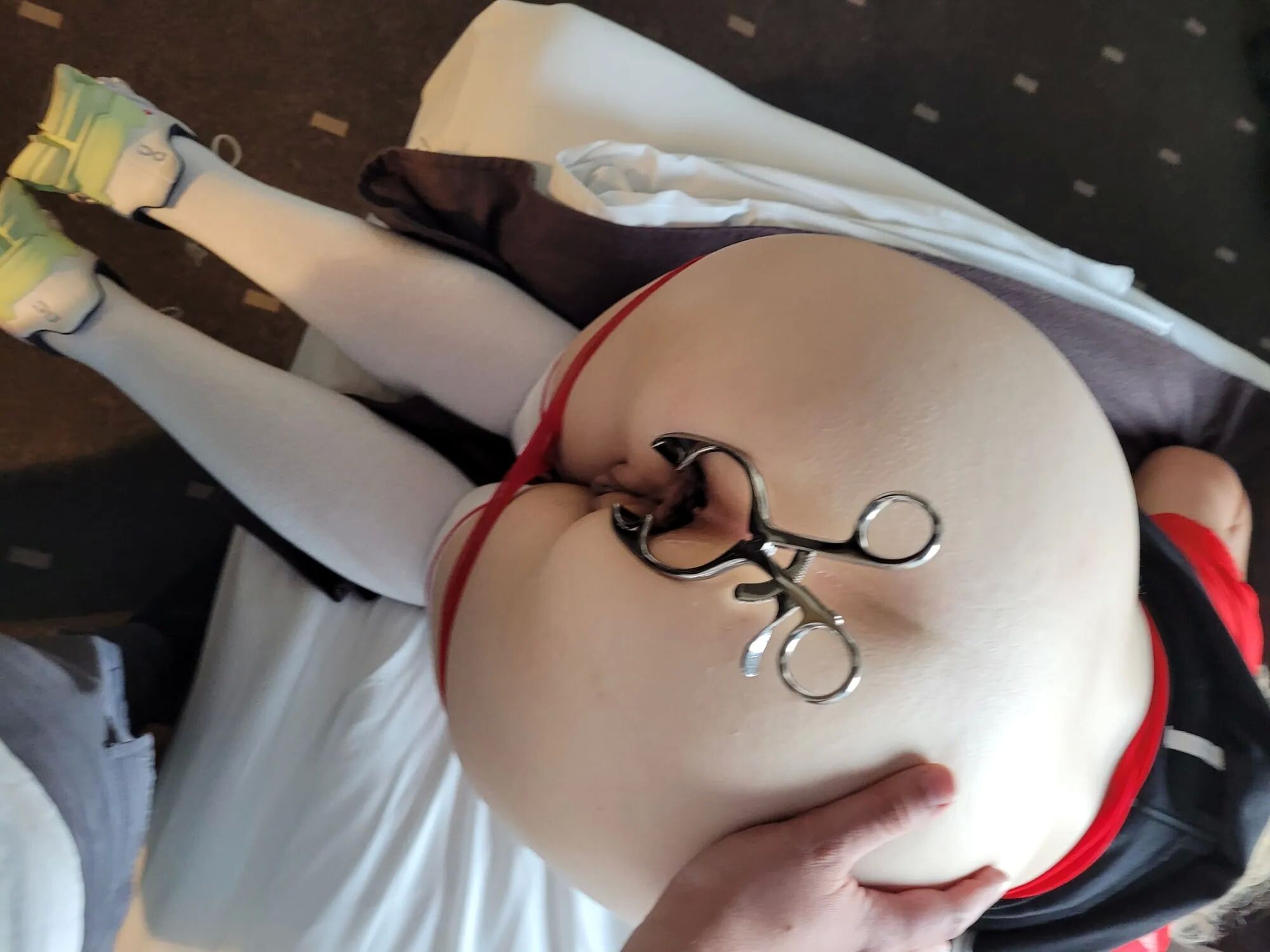 Huenin anal inspection in July - 10 Pics