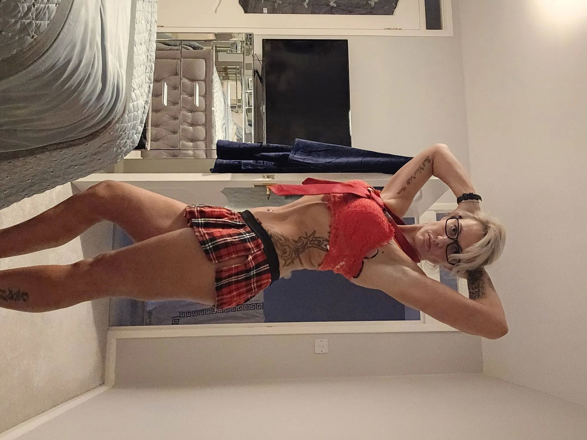 Milf dressed at sexy studen - 23 Pics