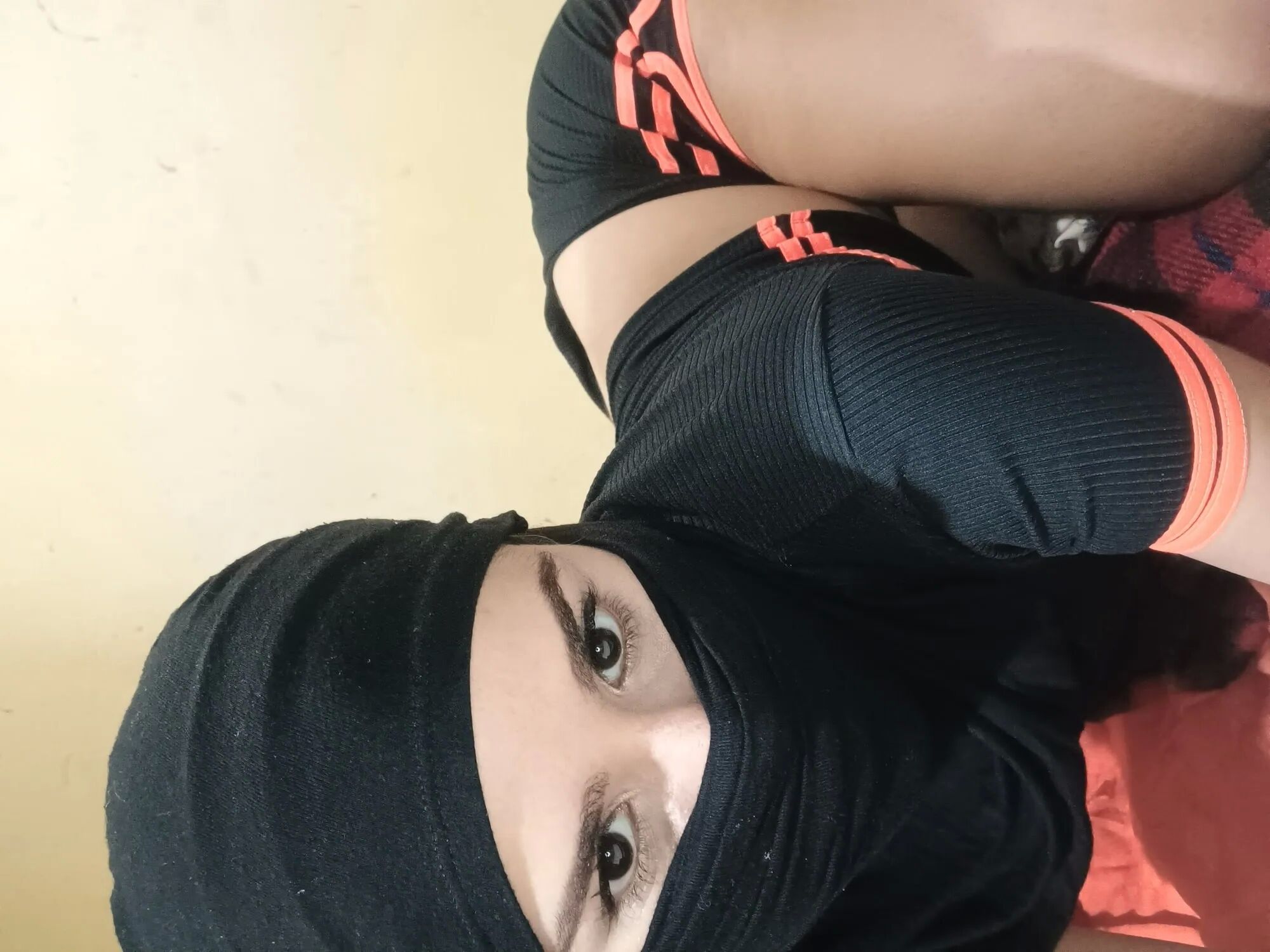 Sexy HOT Amateur Petite In Hijab - 7 Pics