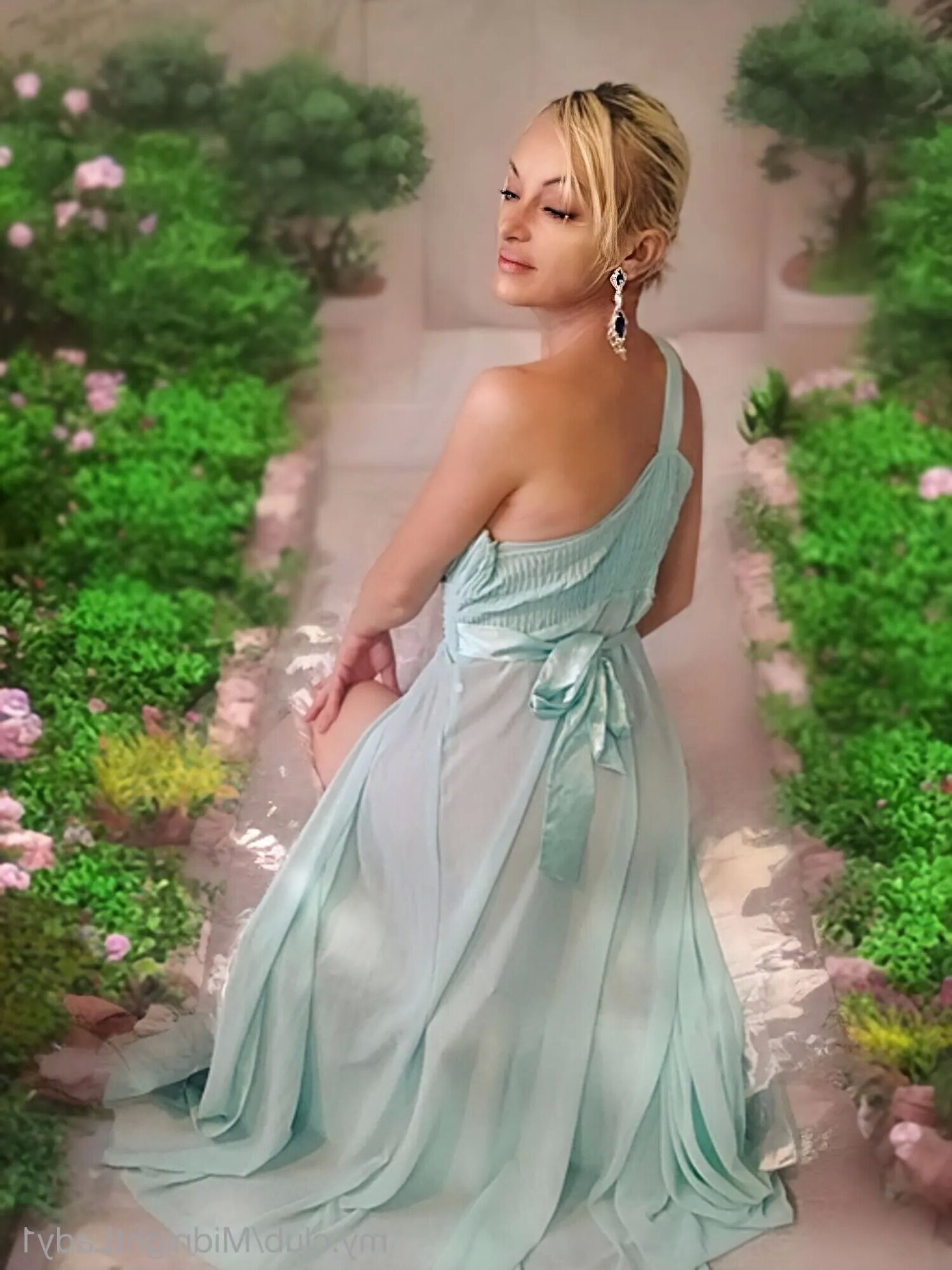 LadyOfMisteryX Free Photos - 10 Pics