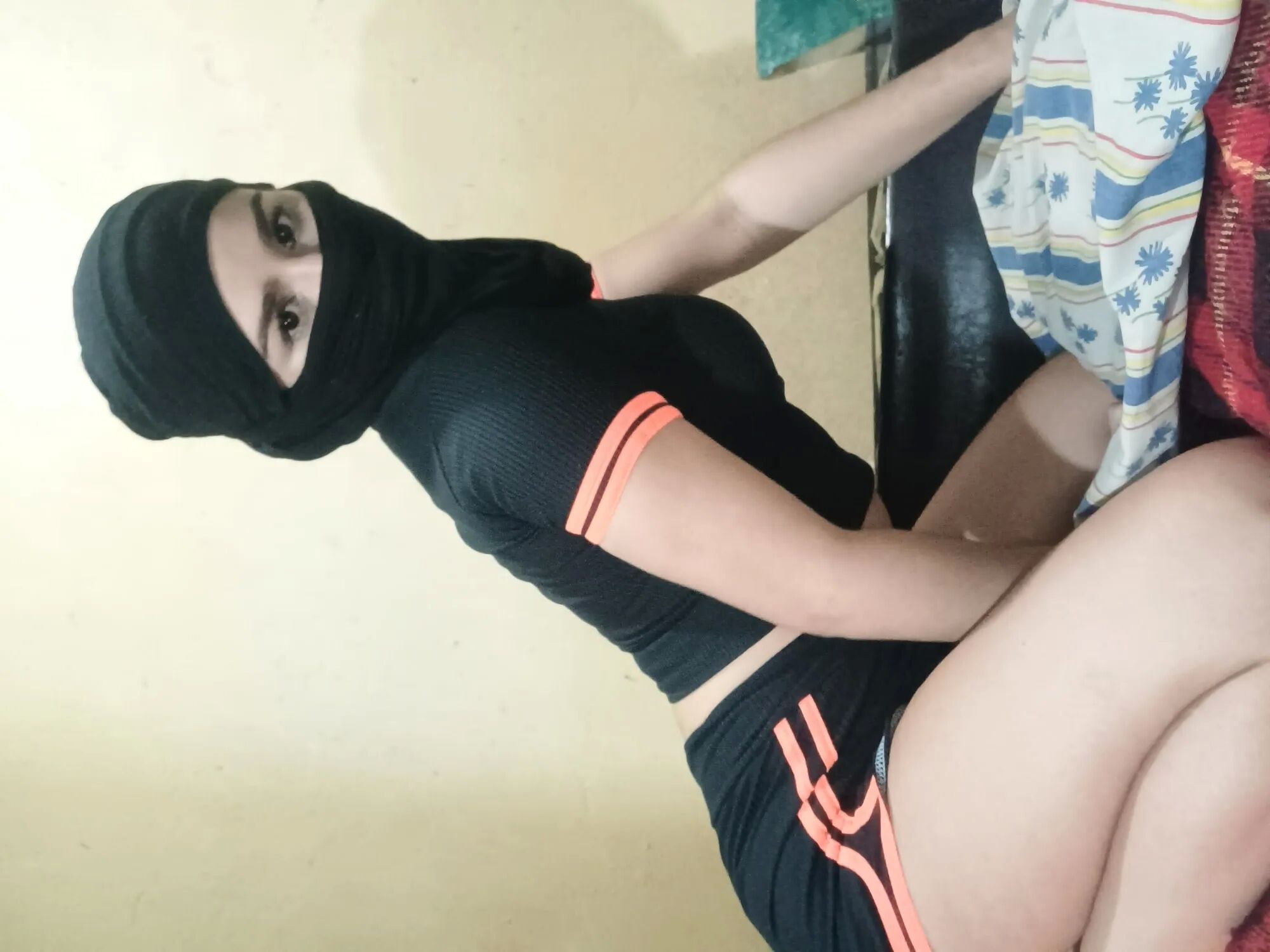 Sexy HOT Amateur Petite In Hijab - 7 Pics