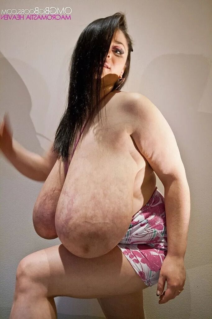 Biggest black tits - 30 Pics
