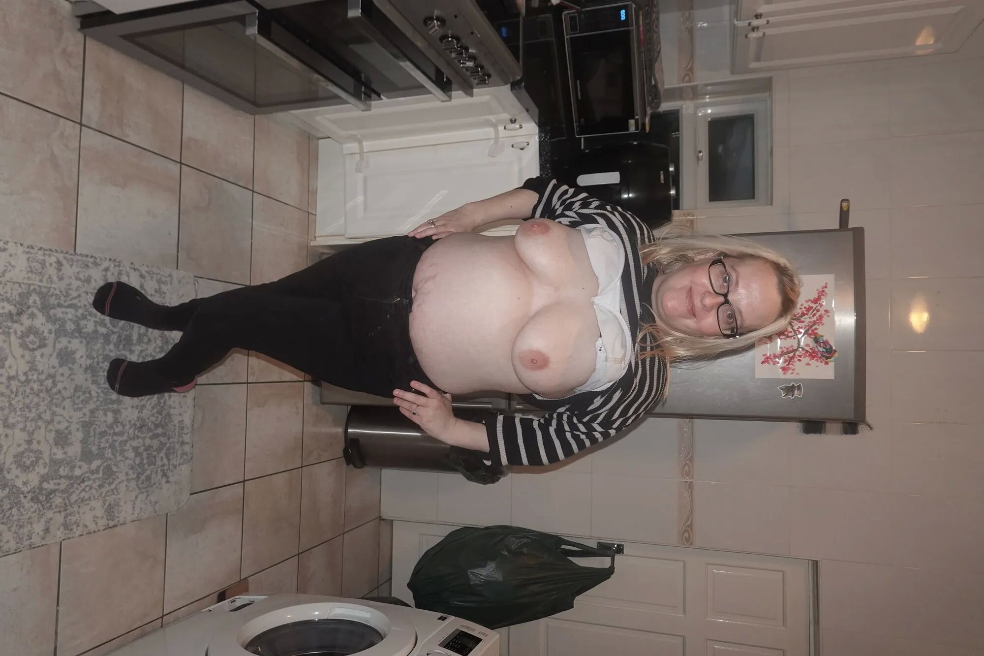 Wife showing off tits - 17 Pics