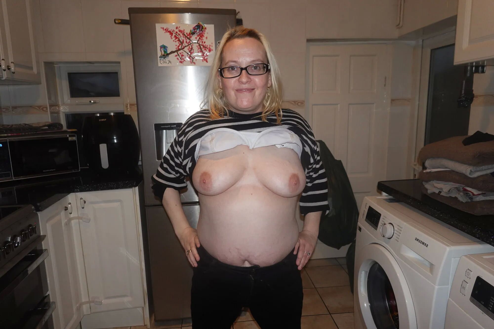 Wife showing off tits - 17 Pics