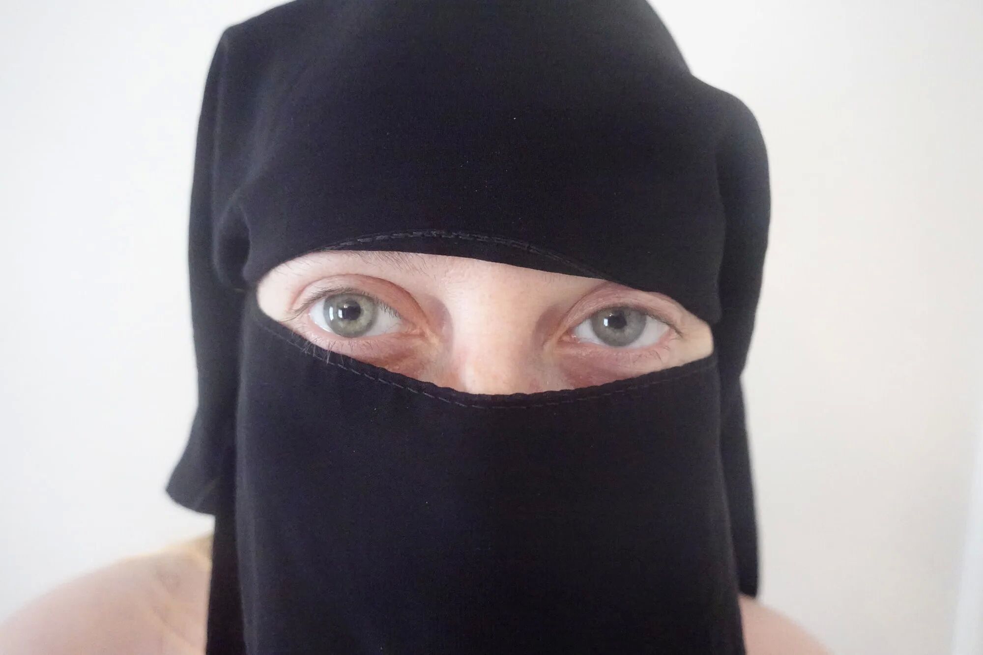 Wearing Shorts and pantyhose in Niqab - 34 Pics