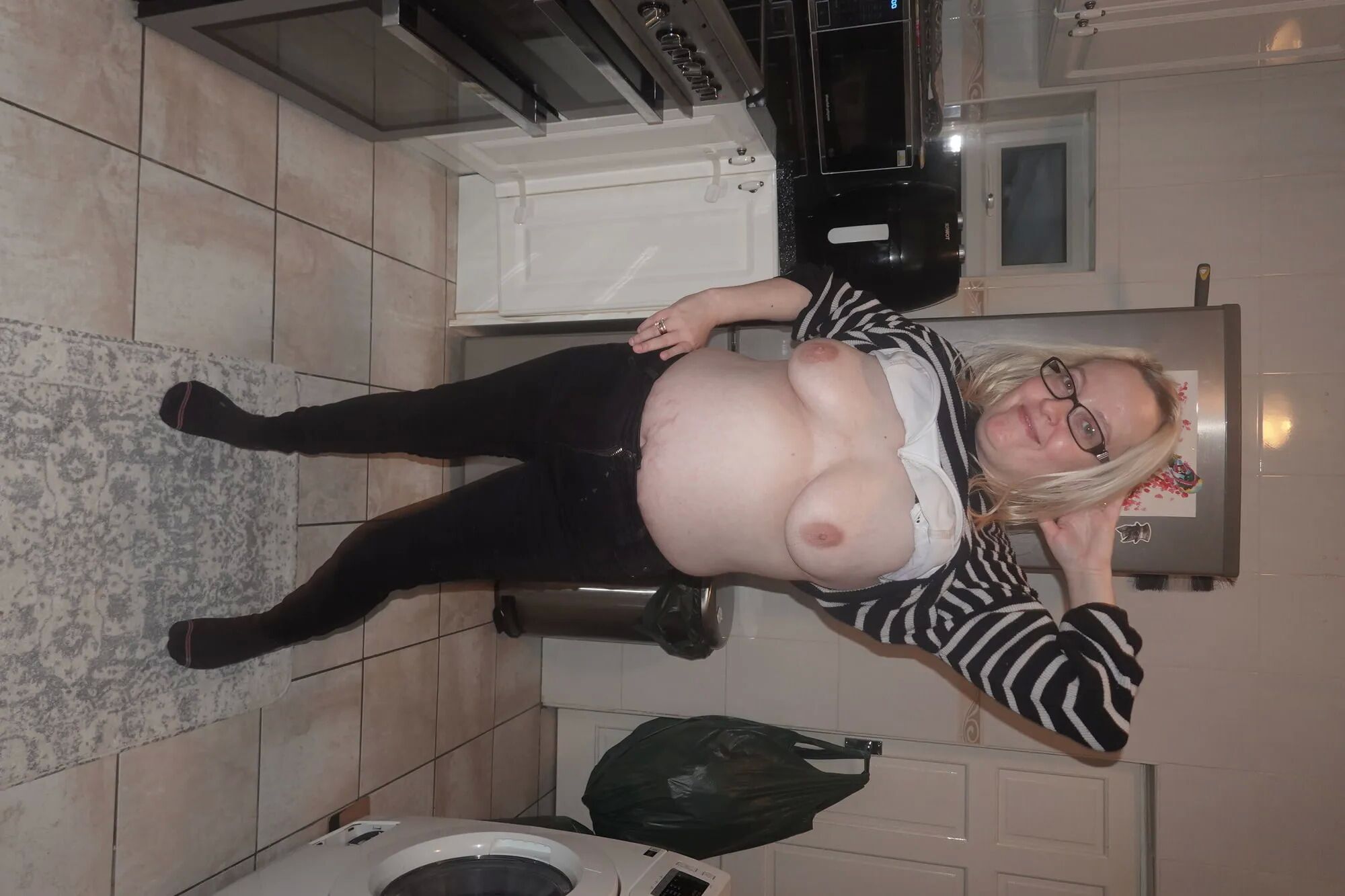 Wife showing off tits - 17 Pics
