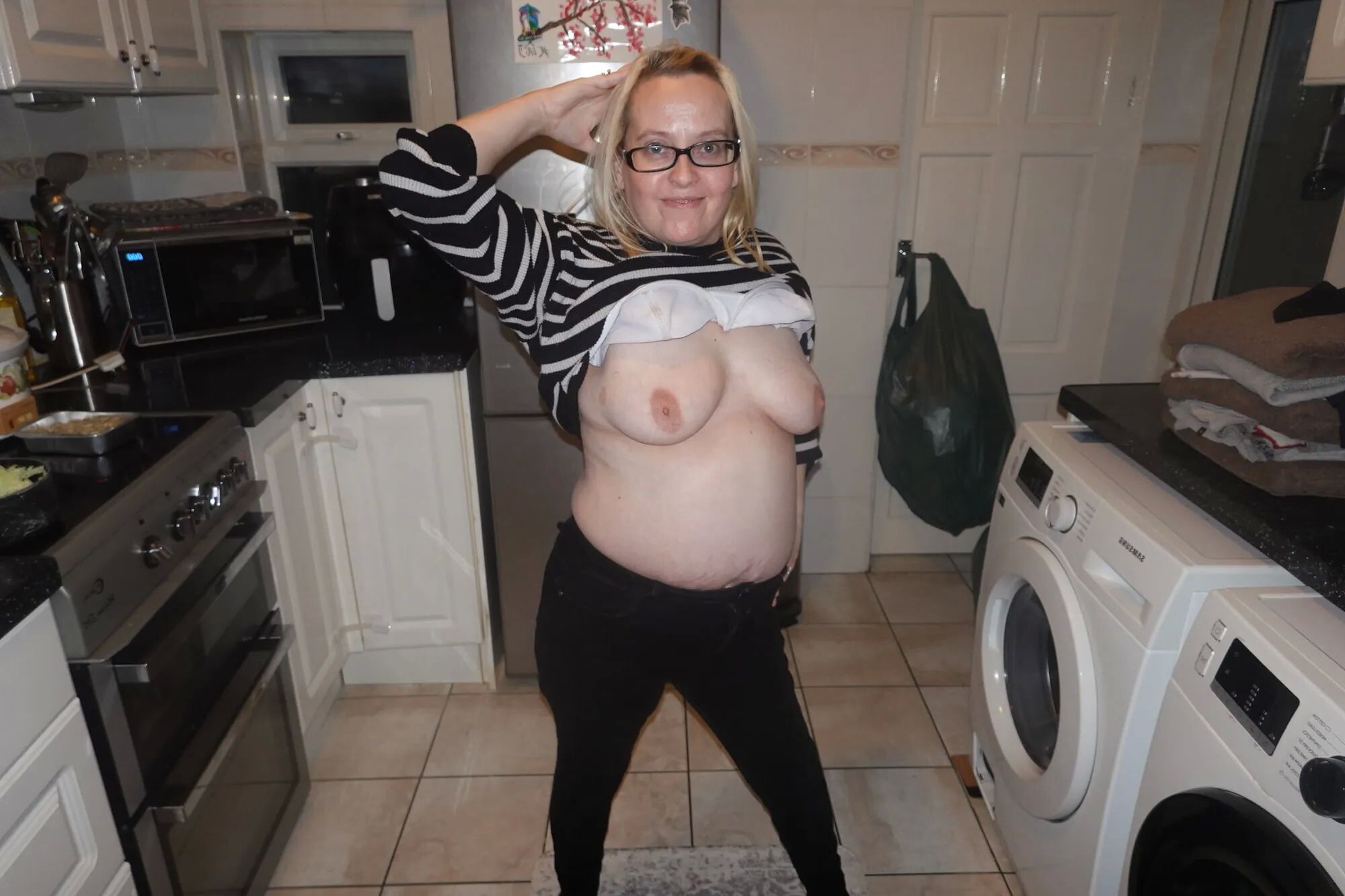 Wife showing off tits - 17 Pics