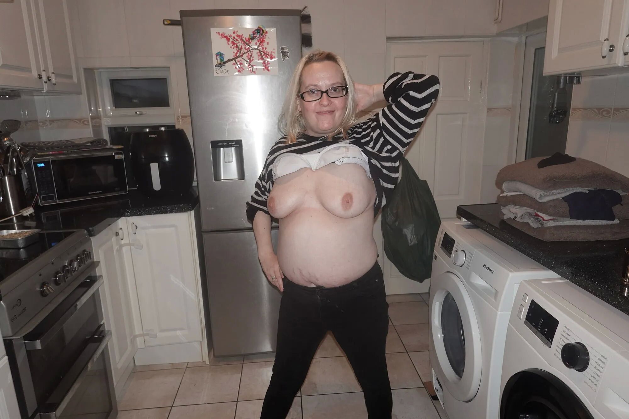 Wife showing off tits - 17 Pics