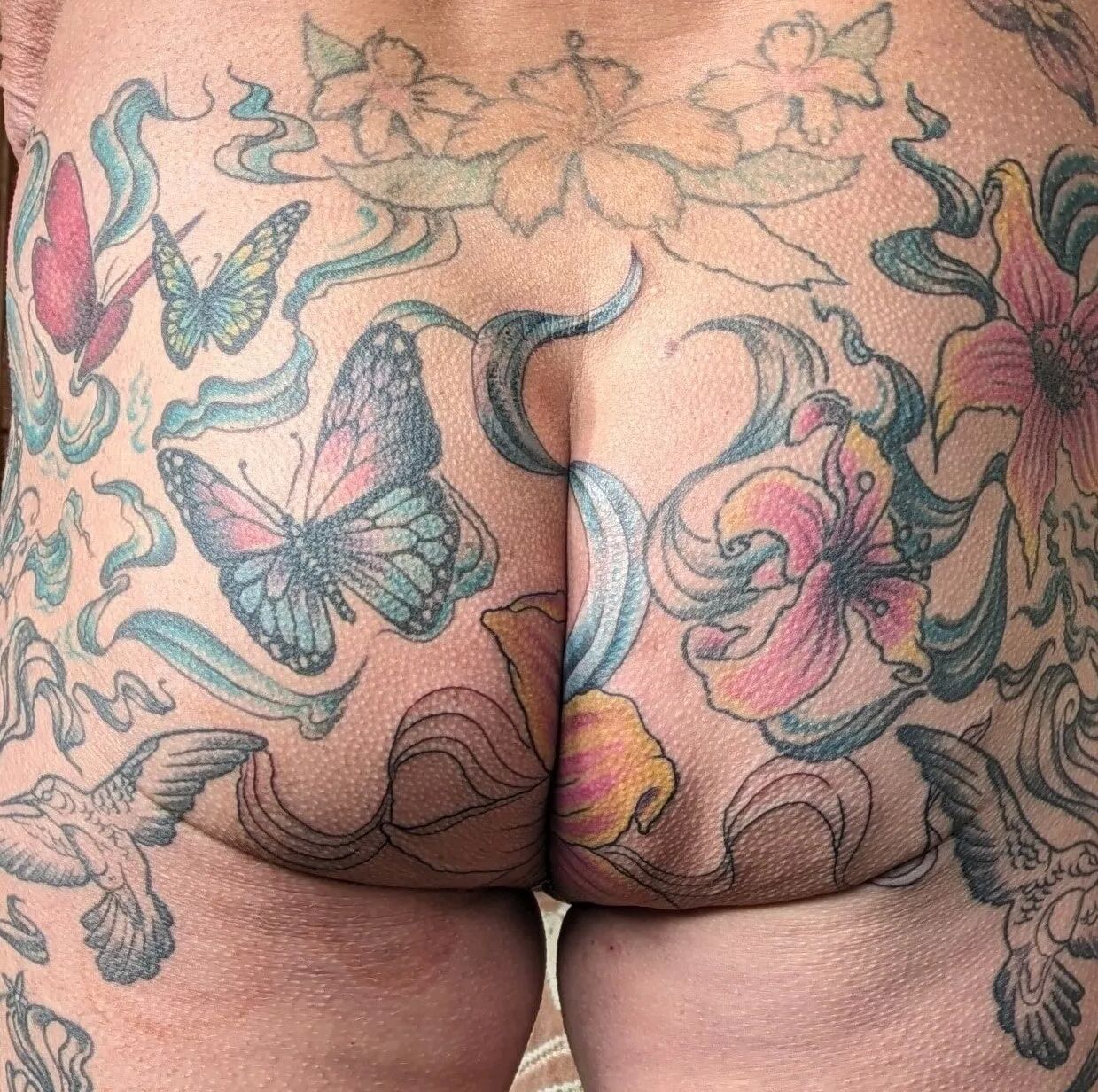New ass tattoo - 9 Pics