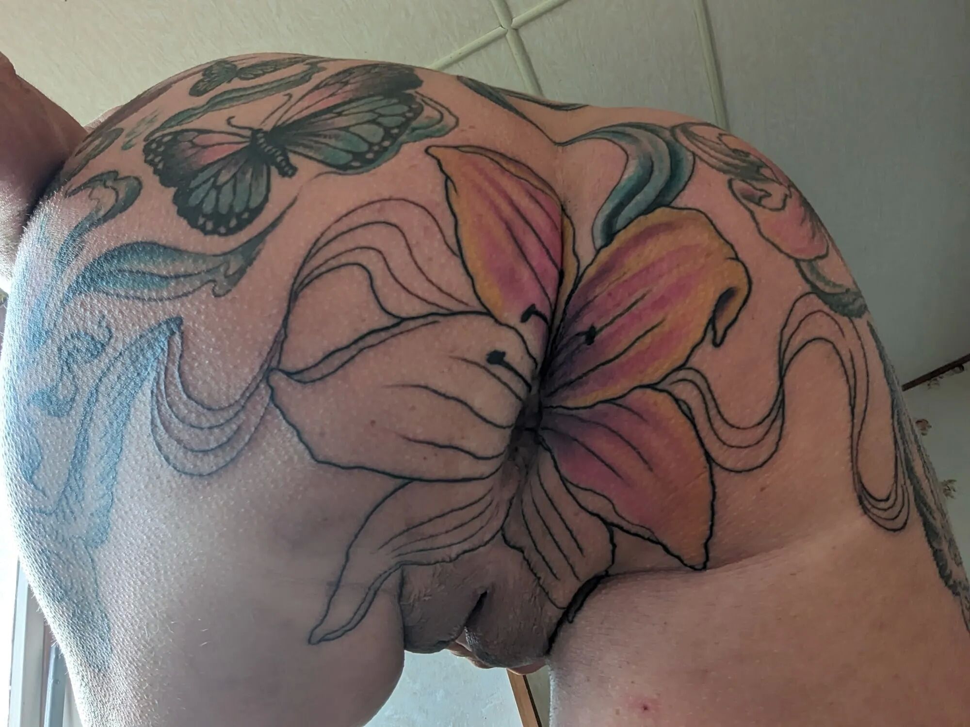 New ass tattoo - 9 Pics