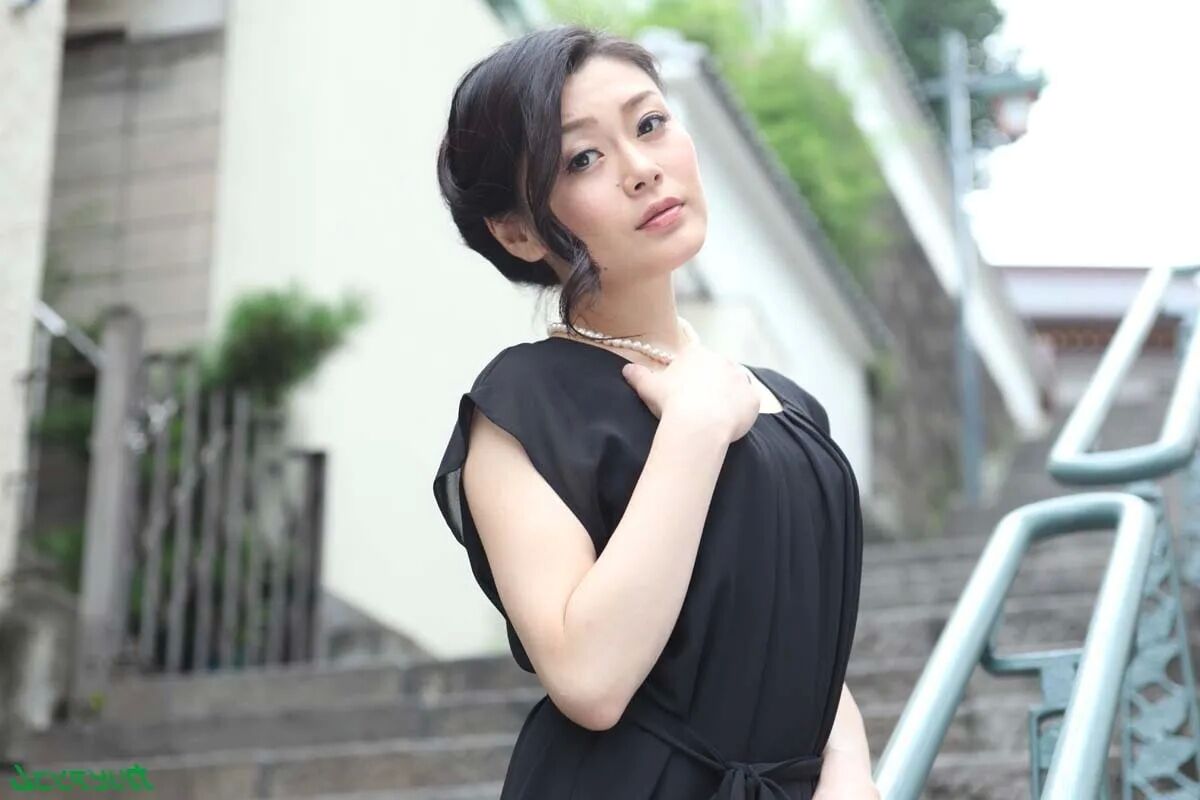 Kyoko Nakajima :: The Heating Widow And Her Neighbor - CARIB - 22 Pics