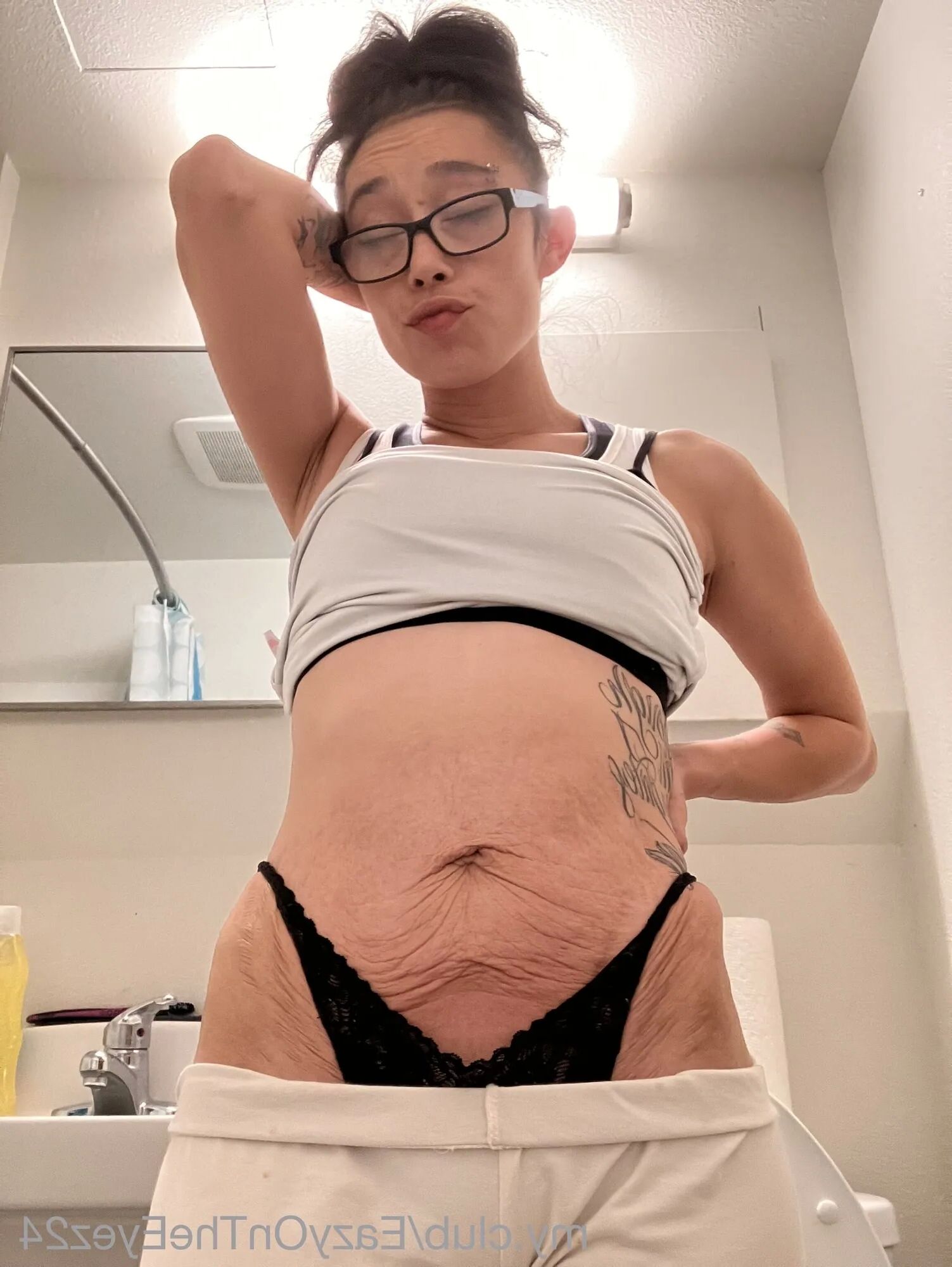 EazyOnTheEyez24 Free Photos - 28 Pics