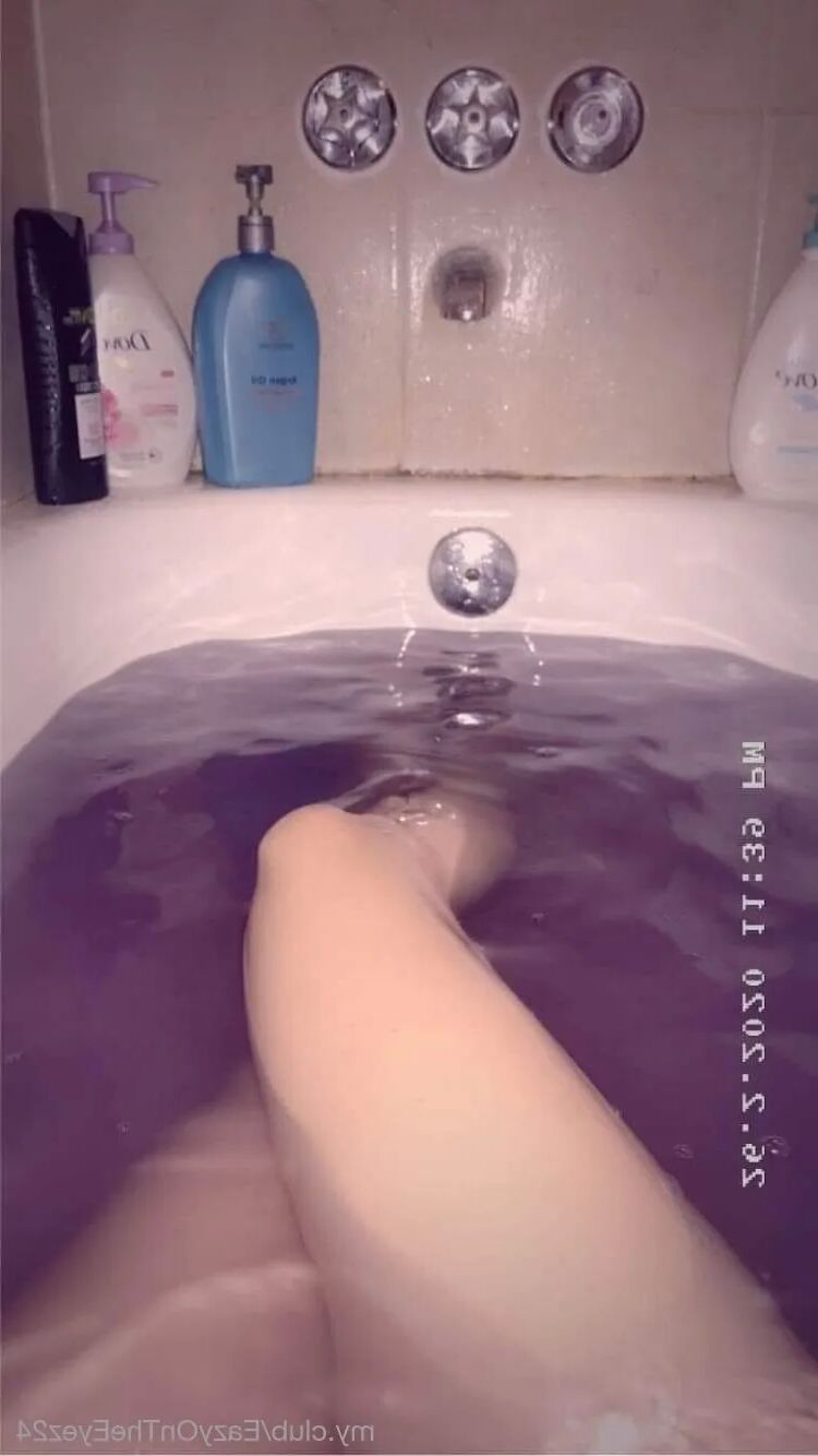 EazyOnTheEyez24 Free Photos - 28 Pics