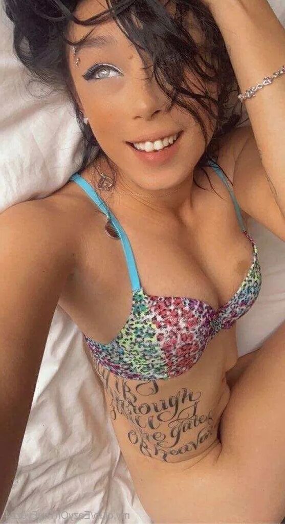 EazyOnTheEyez24 Free Photos - 28 Pics
